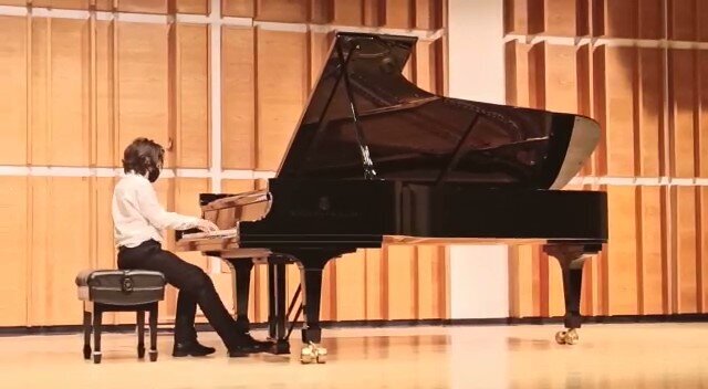 sasha-grossman-12-years-old-rachmaninov-moments-musicaux-op16-no-iv-in-e-minor_Moment.jpg