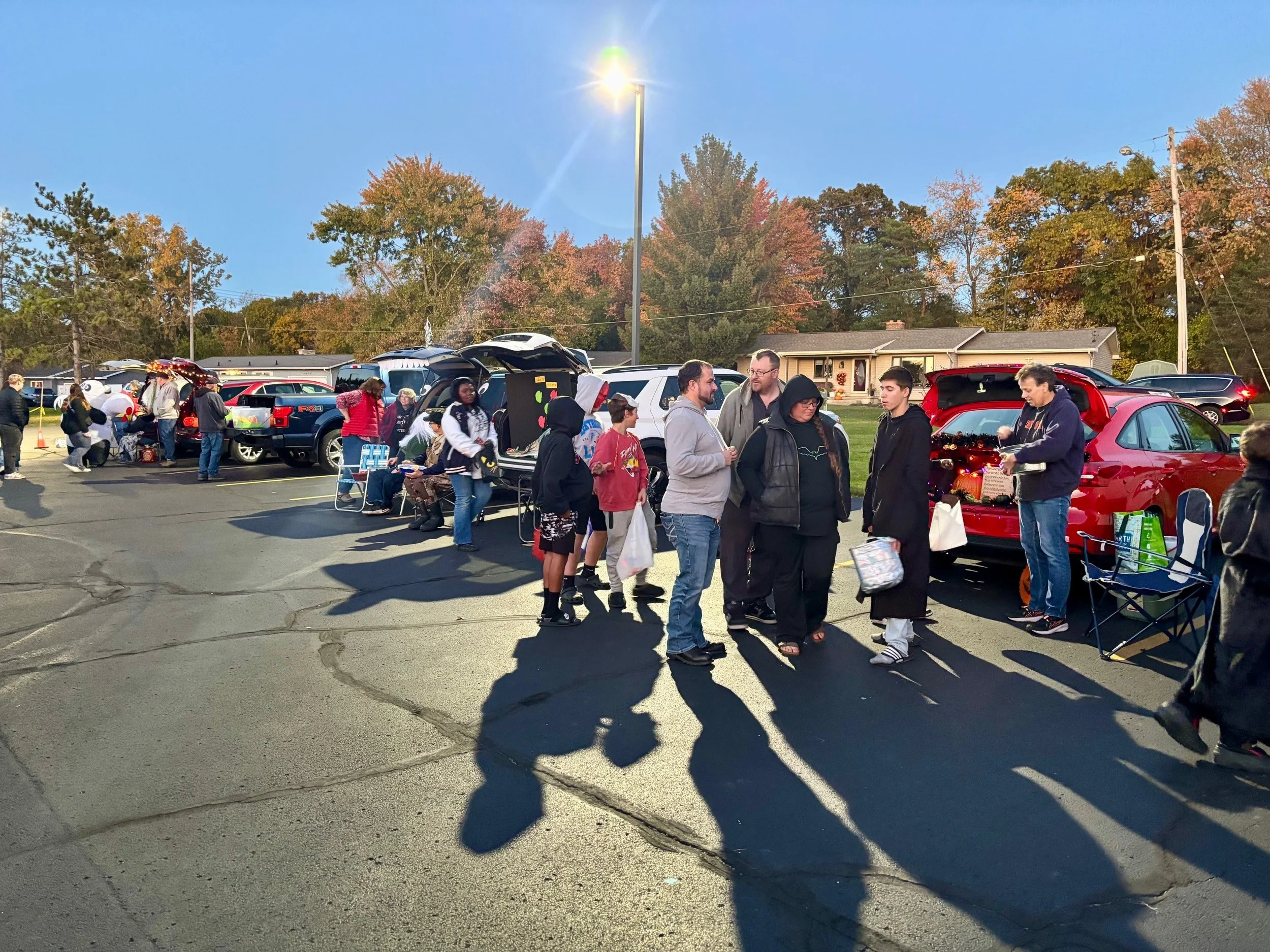 trunk crowd5.jpg