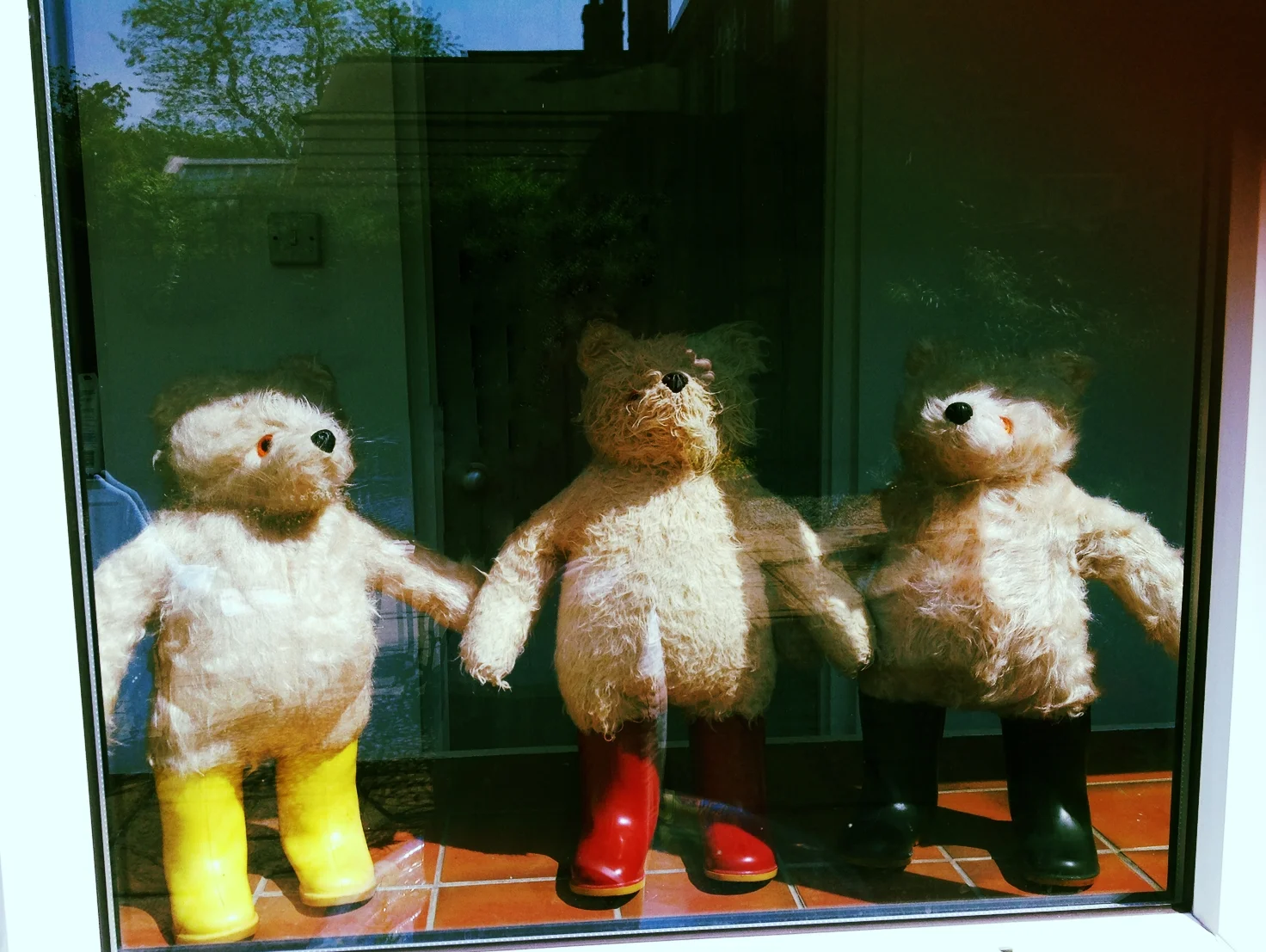 A trio of bare Gabrielle designs Bears post sponge down prior to dry shampoo and brush, taking care to preserve their 'fluffyness' - these boys look like they are enjoying a sauna boots 'n' all.