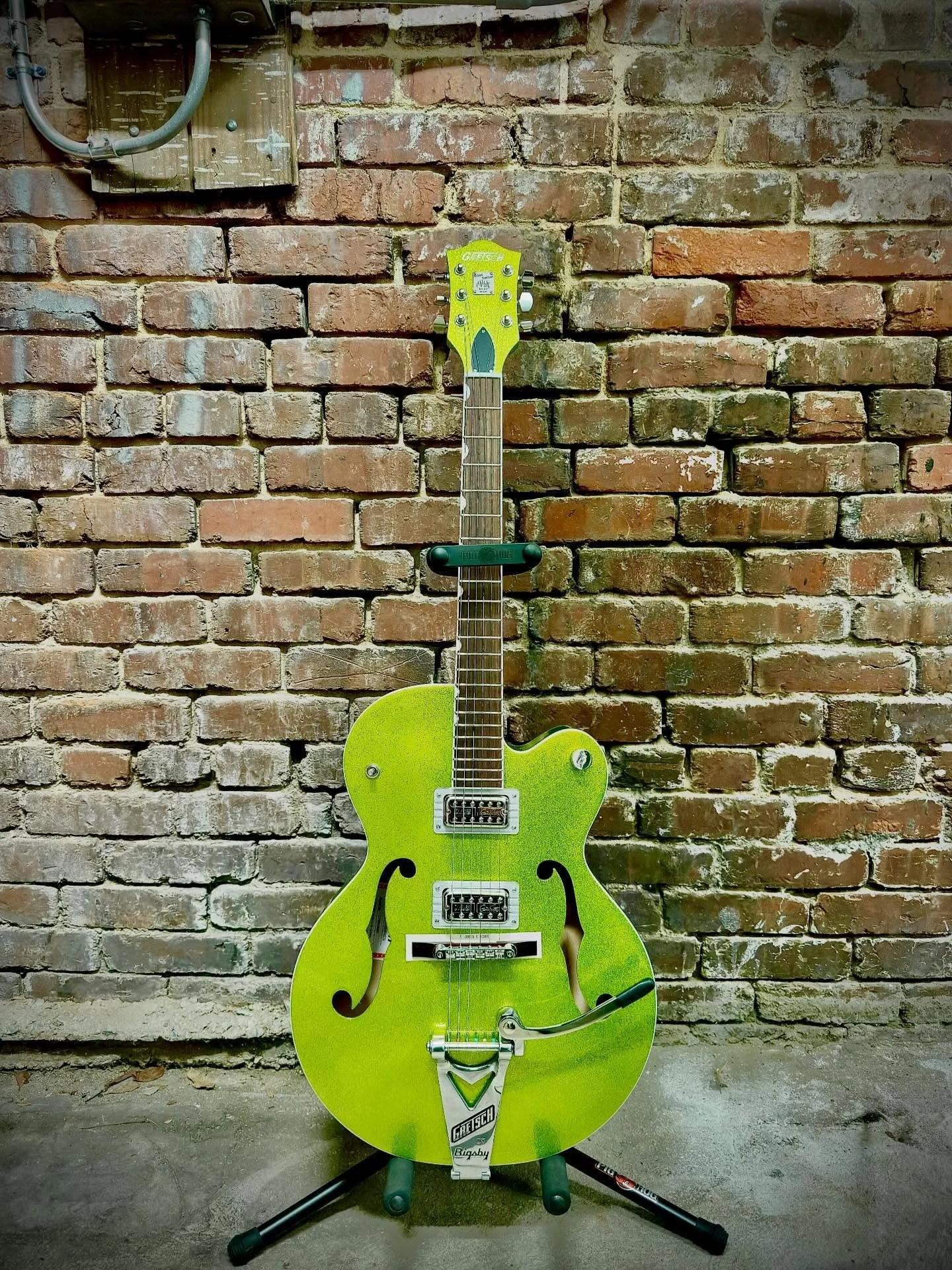 Just in!!
Gretsch Brian Setzer Hot Rod Hollow Body&hellip;
Covered in incredibly sexy Extreme Coolant Green. 
#briansetzer #electricguitar #rockabilly #sparkles
