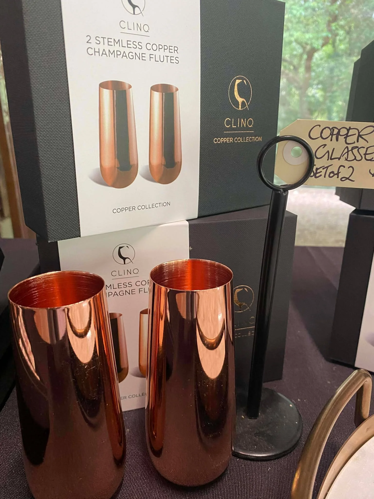 clinq champagne glasses.jpg