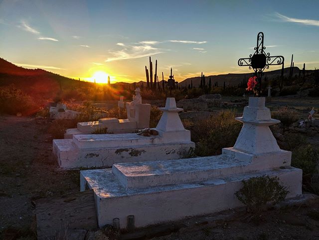 Another day comes to an end over the small cemetary dedicated to deceased missionaries and the families of the ranches nearby. 
#baja #bajacalifornia #mexico #optoutside #neverstopexploring #misionsanborja #missionsanborja #history #missionaries #jes