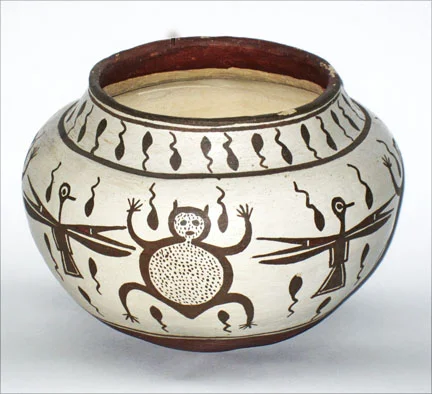 Zuni jar attributed to Catalina Zunie