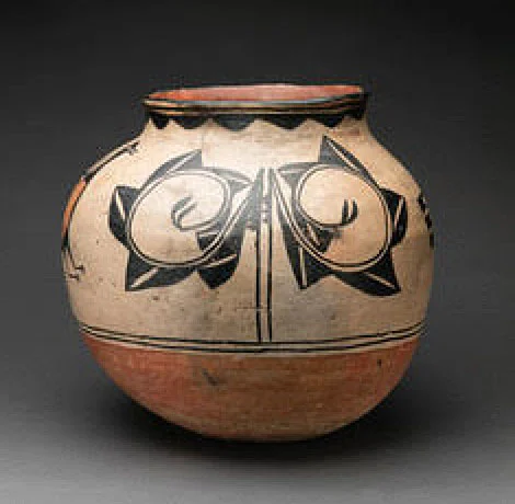 Large Pictorial Kewa (Santo Domingo) storage jar just arrived