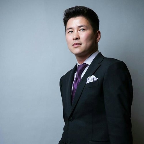 Name: Ban V. Tran Occupation / School: International Business Entrepreneur/Cal Poly Pomona Describe yourself in 100 words: Growing up in LA in a very sheltered environment, I was groomed to fit in with everyone and be a good civilian. I tried living the first half of my life the way society expected, but my aspiration and rebellious nature would eventually nudged me down a different path. In 2002, towards the end of my sophomore year as an Electrical Computer Engineer student at Cal Poly Pomona, I decided to drop everything and moved out to the East Coast to chase after my own dreams. Although the decision was tough (and I had to endure major struggles and scrutiny from my family), looking back I would not changed a thing. Today, I'm a member of the Board of Advisors for USC (University of Southern California) Global Supply Chains Department as well as couple other organizations. I collaborate with members of the United Nations and other major conglomerates in international trades, infrastructures development and impact projects in emerging nations. What makes your heart beat: Embracing a lifestyle where making people's lives better and creating sustainable social impacts are as routine and simple as going out for coffee. Something uniquely interesting about yourself: I experienced being homeless for 3 days while struggling to survive on my own.
