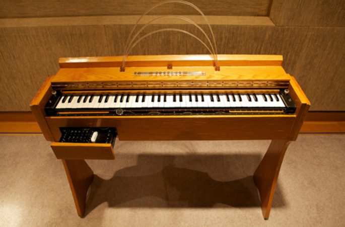 An Ondes Martenot.