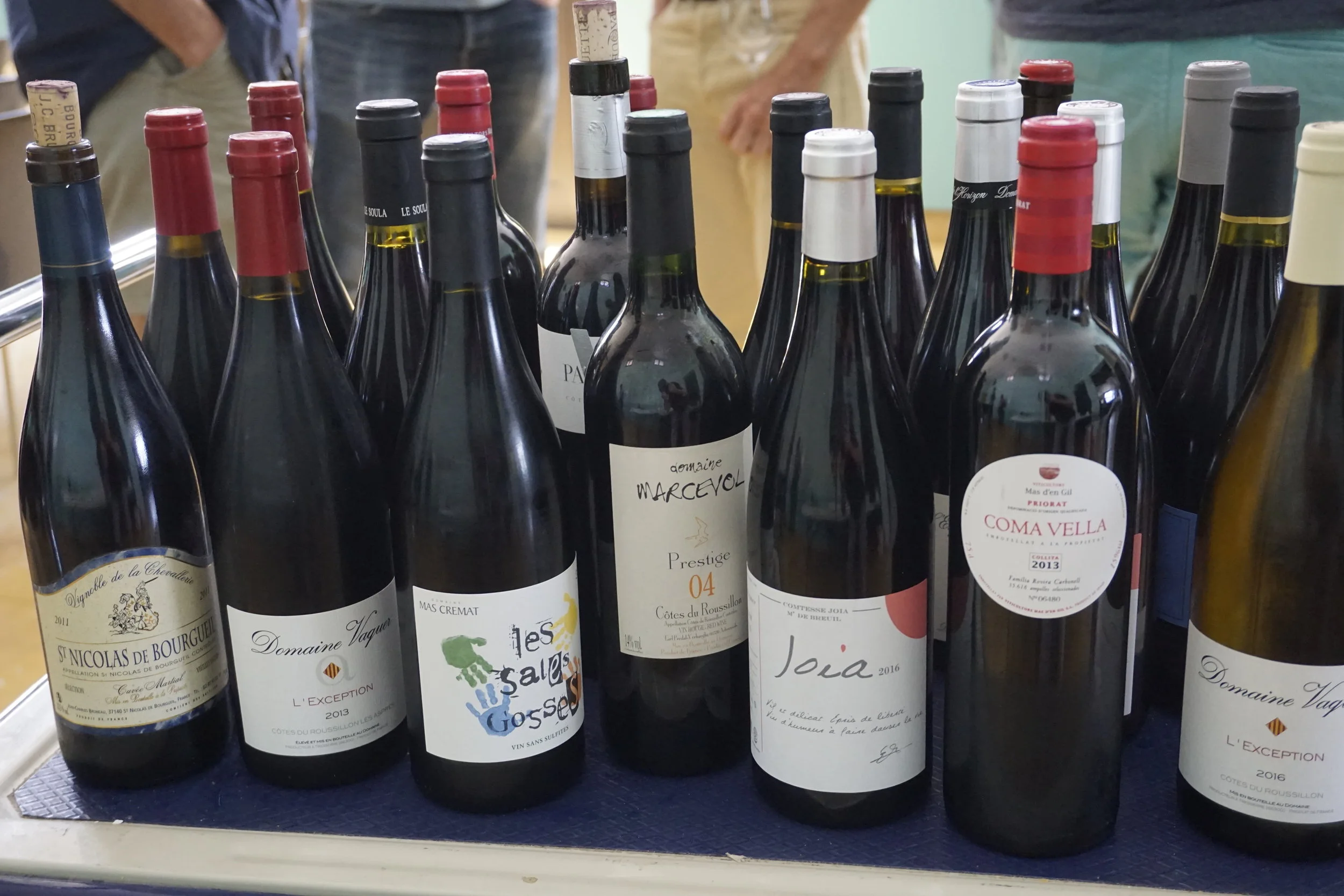 Les vigneron(ne)s ont amené(e)s des échantillons pour partager entre eux.