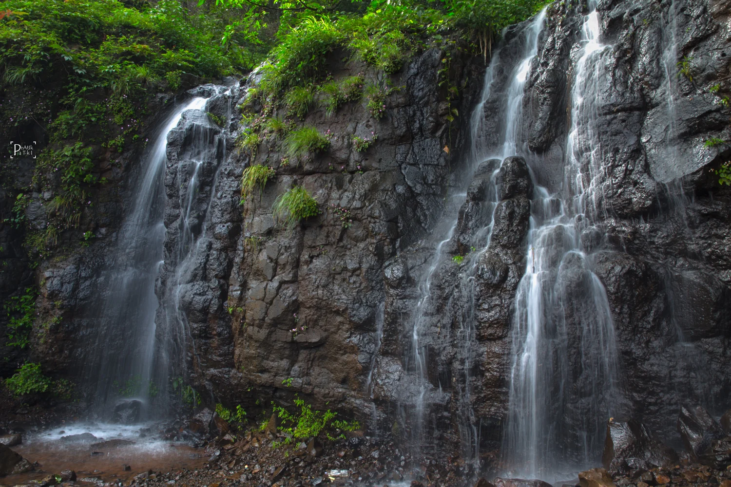 Twin cascades
