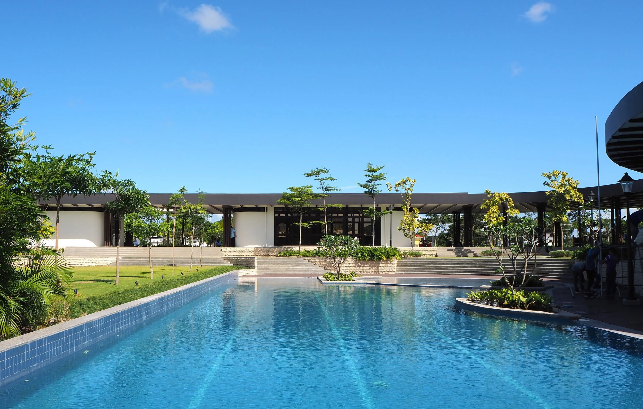 LEISURE & HOSPITALITY