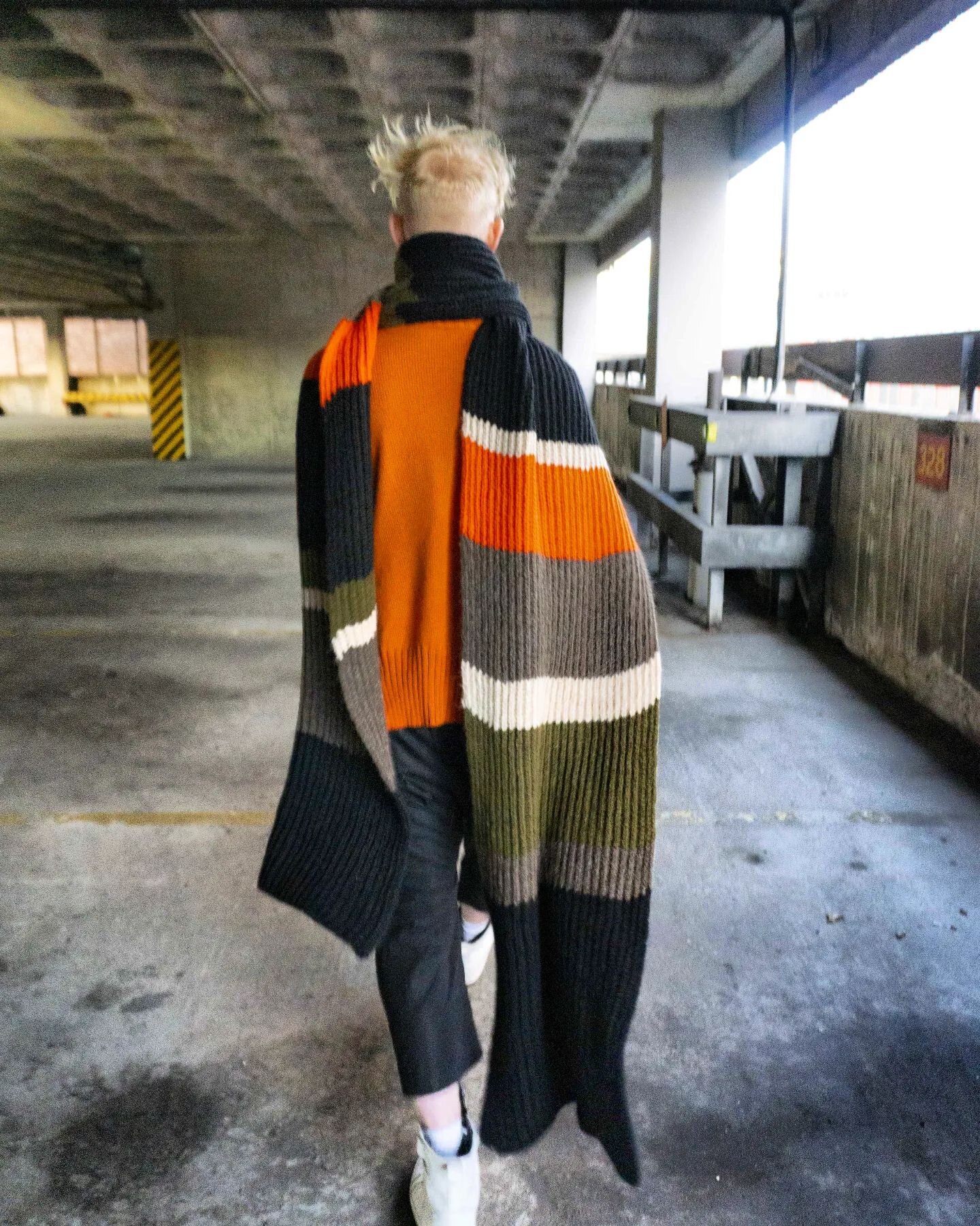 FAT LAVA SCARF
TRAPPIST JUMPER II

EPOCH II AW22

#fintanmulholland #aw22 #knitwear #menswear #avantgarde #fashion #madeinireland #pfw #mensfashion #luxury #darkfashion #sustainablefashion