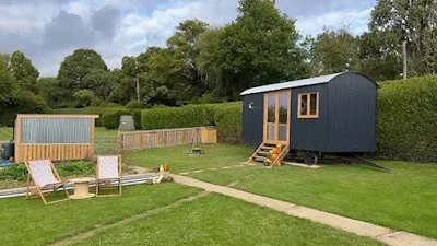 Cedar Gables Shepherds Hut 400 x 285.jpg