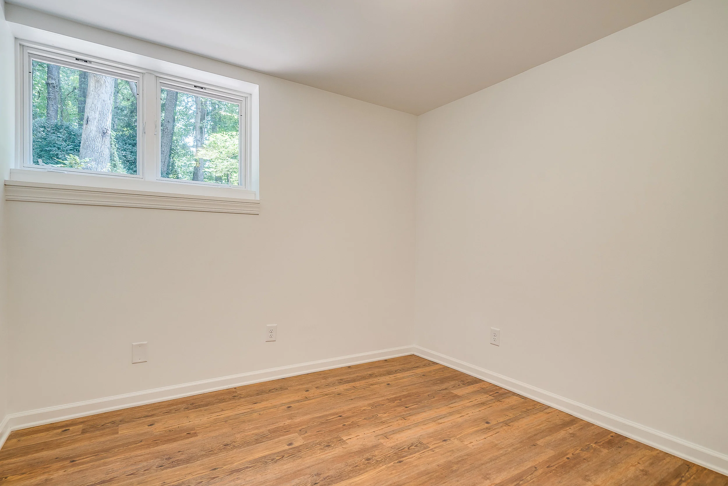 124 Dixie (basement)-8.jpg