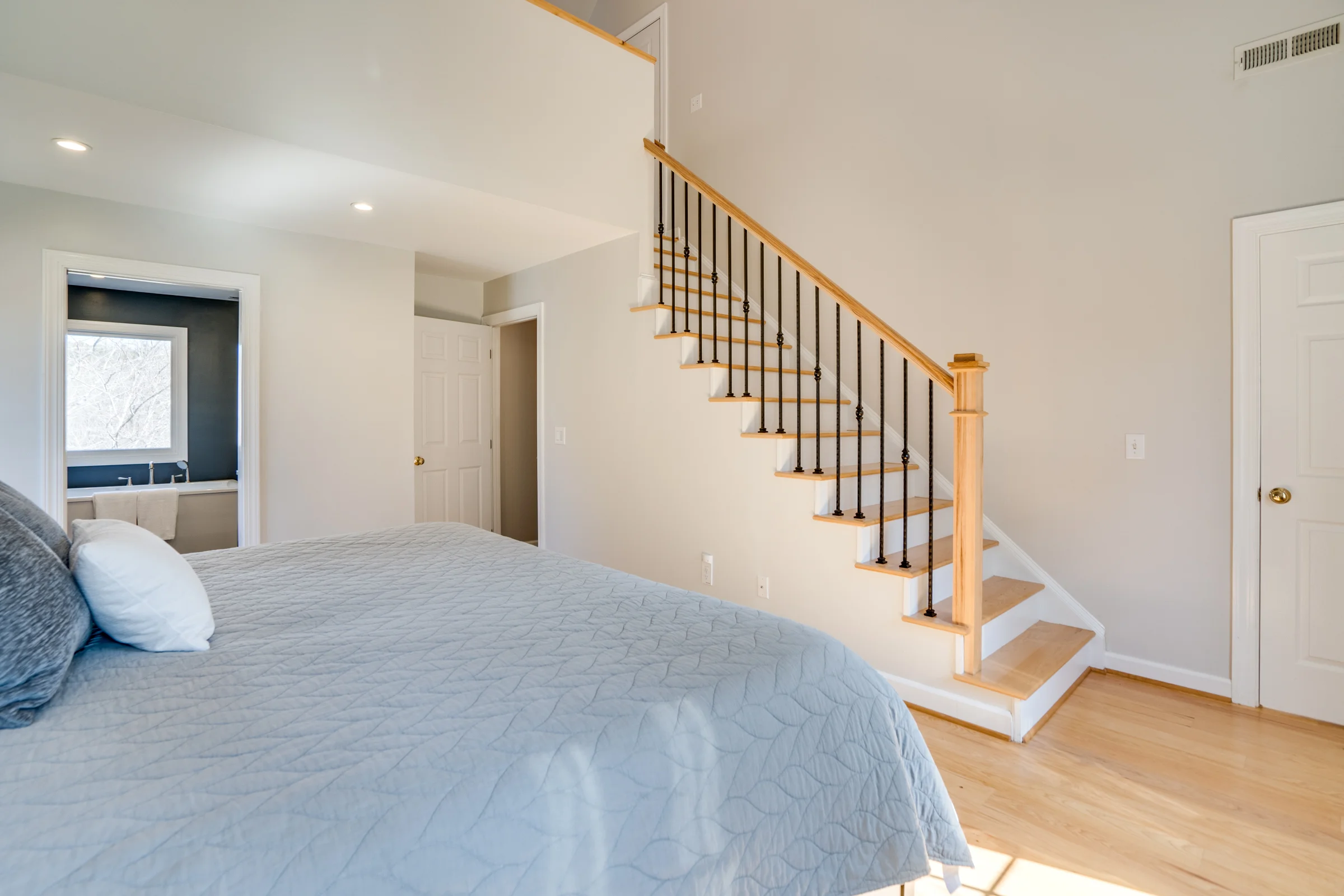 404 Manor Ridge Drive-15.jpg