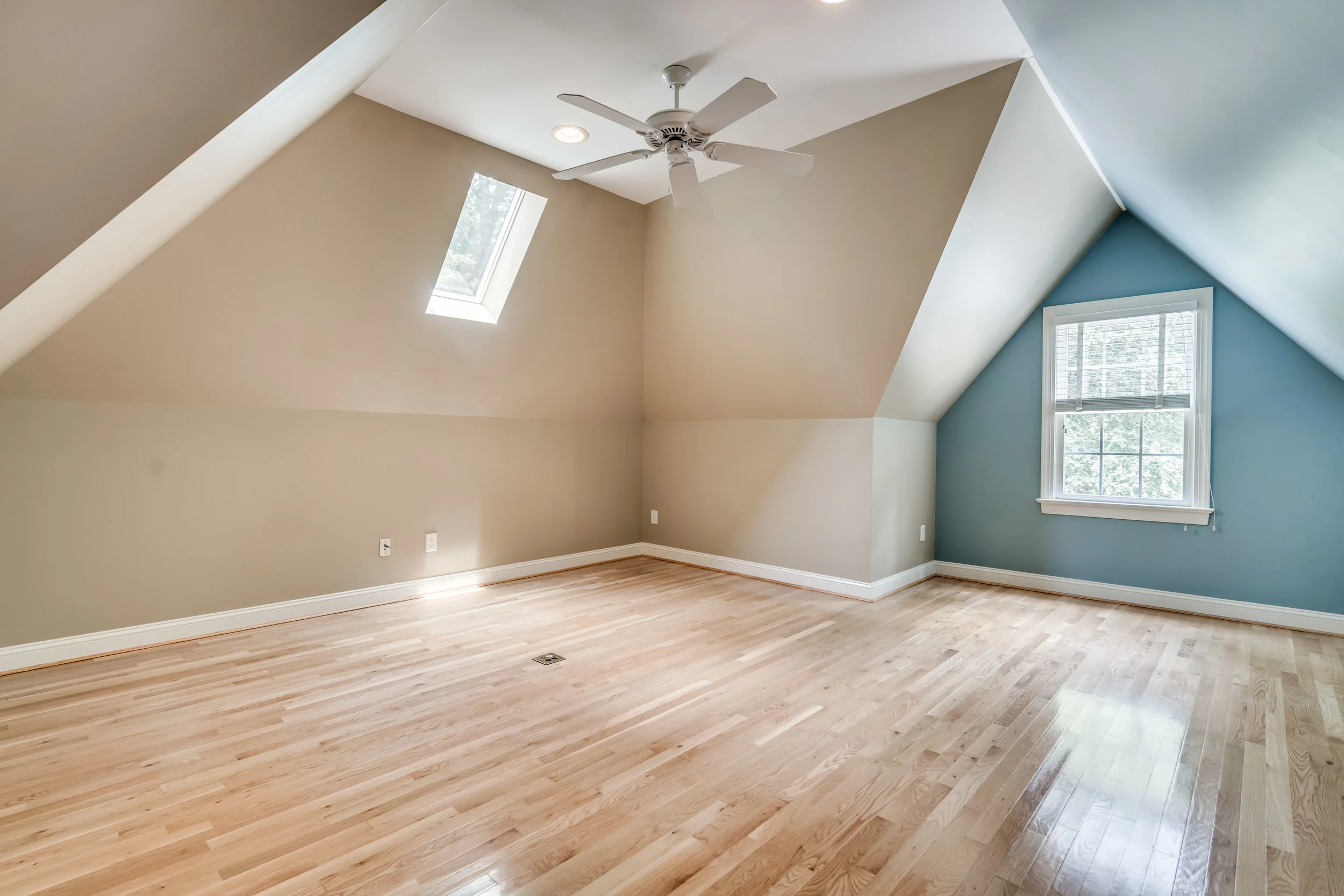 1002 Woodlot Ridge Rd-23.jpg