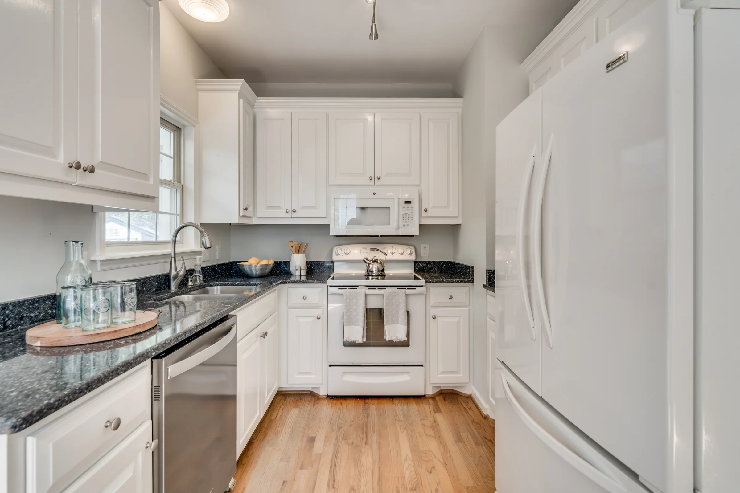 204 Davie Road-13.jpg