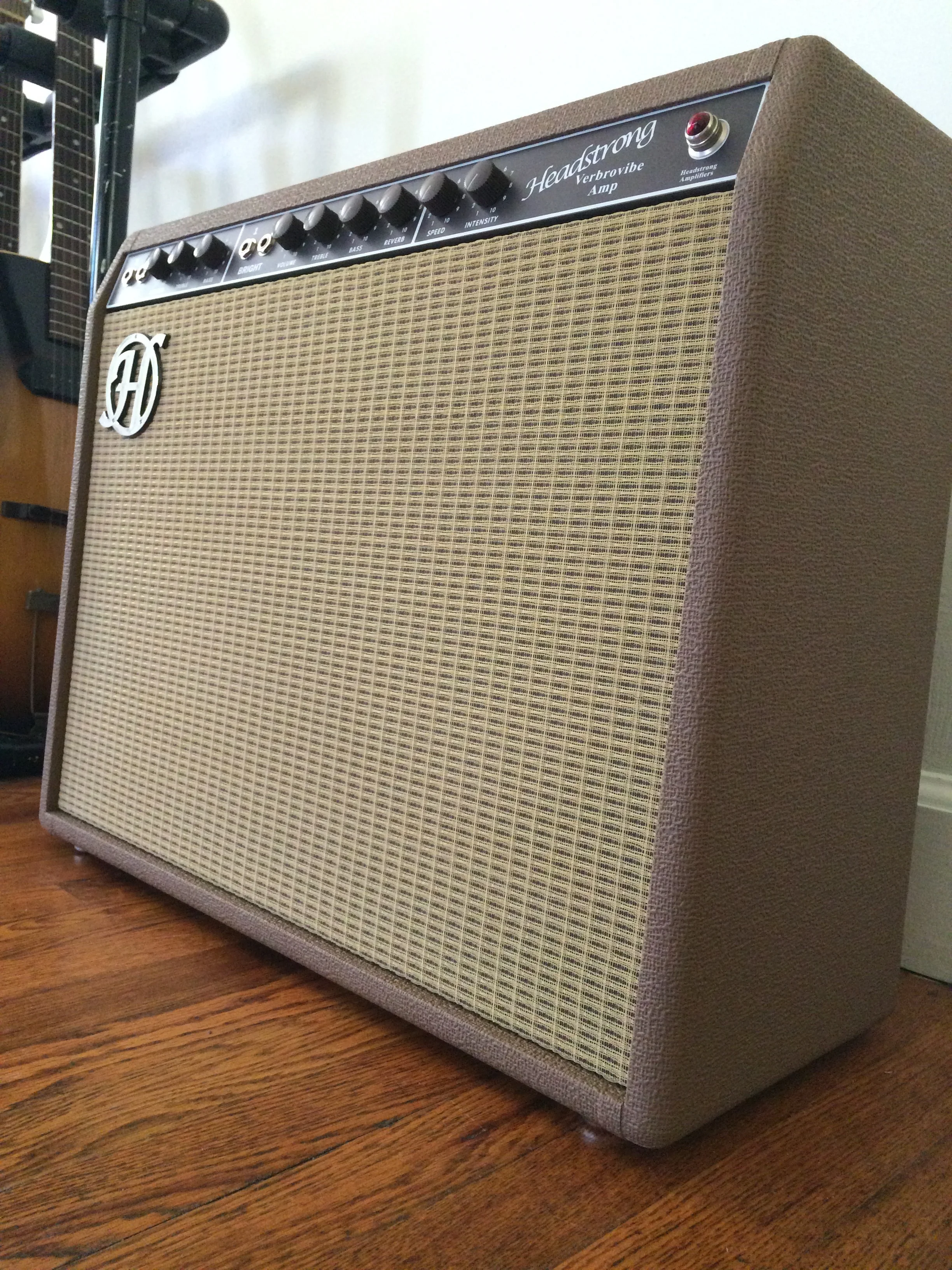 Headstrong Verbrovibe Amp hand wired point to point replica clone of Fender Vibroverb Amp