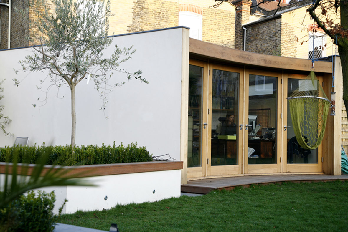 This urban garden office is fully serviced and insulated to provide a comfortable extra room within permissible development size restrictions.