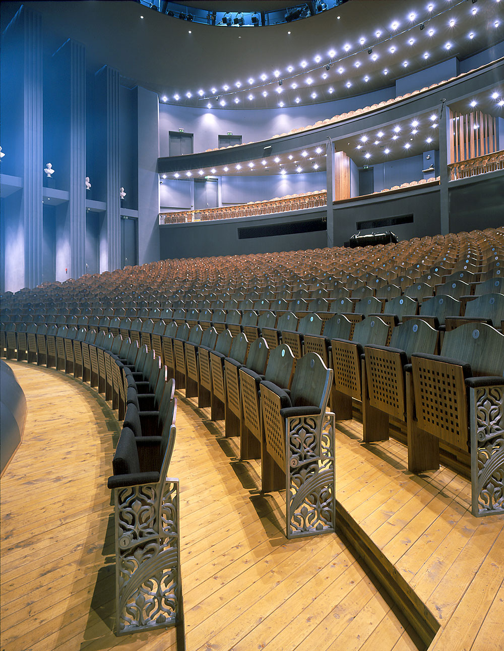 The auditorium seating integrates the same romantic visual elements as the door handles and ballustrades. The motifs are inspired by 'the Swan King' Ludwig II, subject of the theatre's debut performance, the world premiere of Franz Hummel's biograph