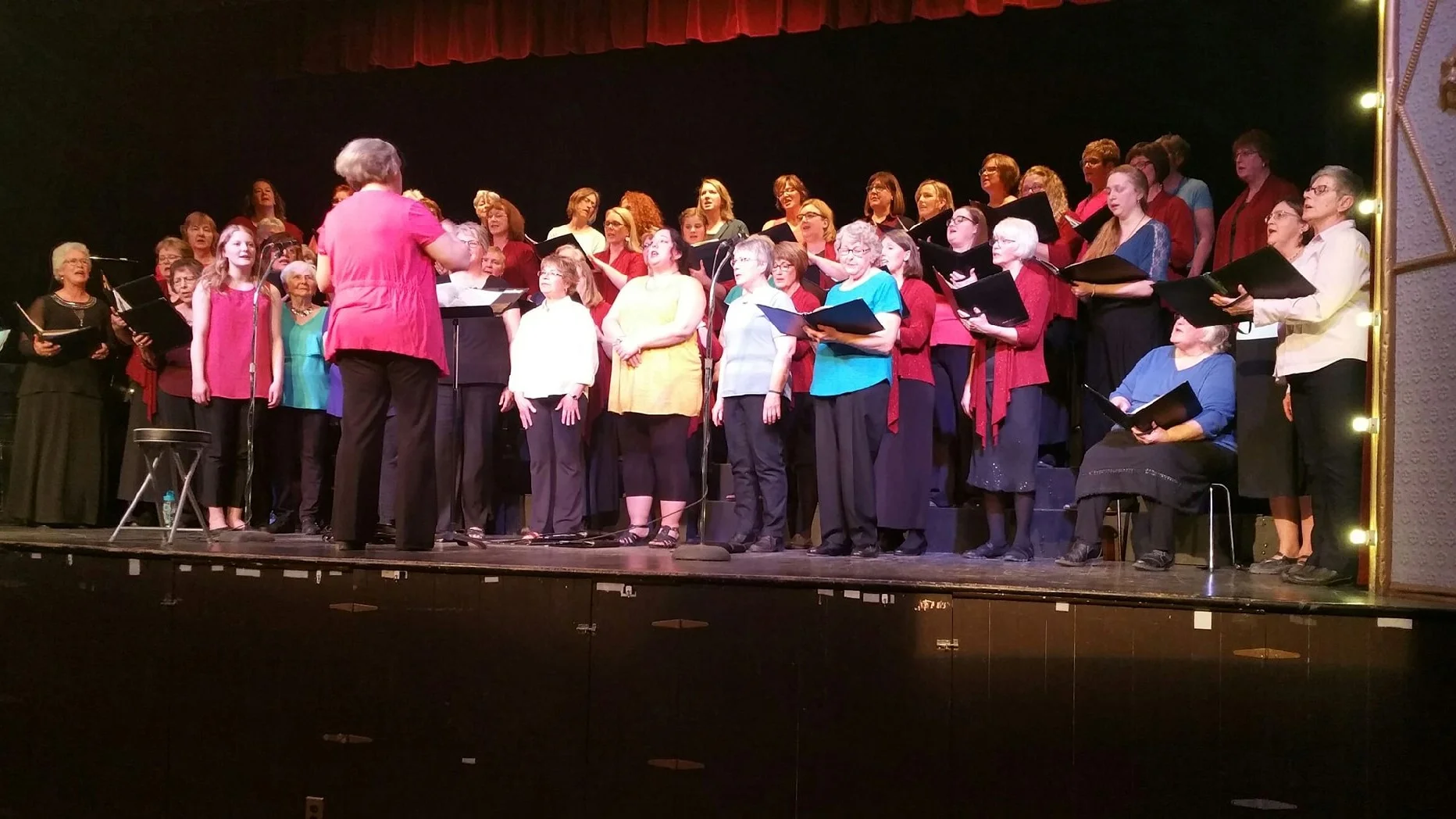 On May 11, 2019 the Parkland Women’s Choir (Lori Suss, conductor) joined forces with Oak Lake’s Noteable Women (Karyn Morrow Penner, conductor) in a concert held in Dauphin.