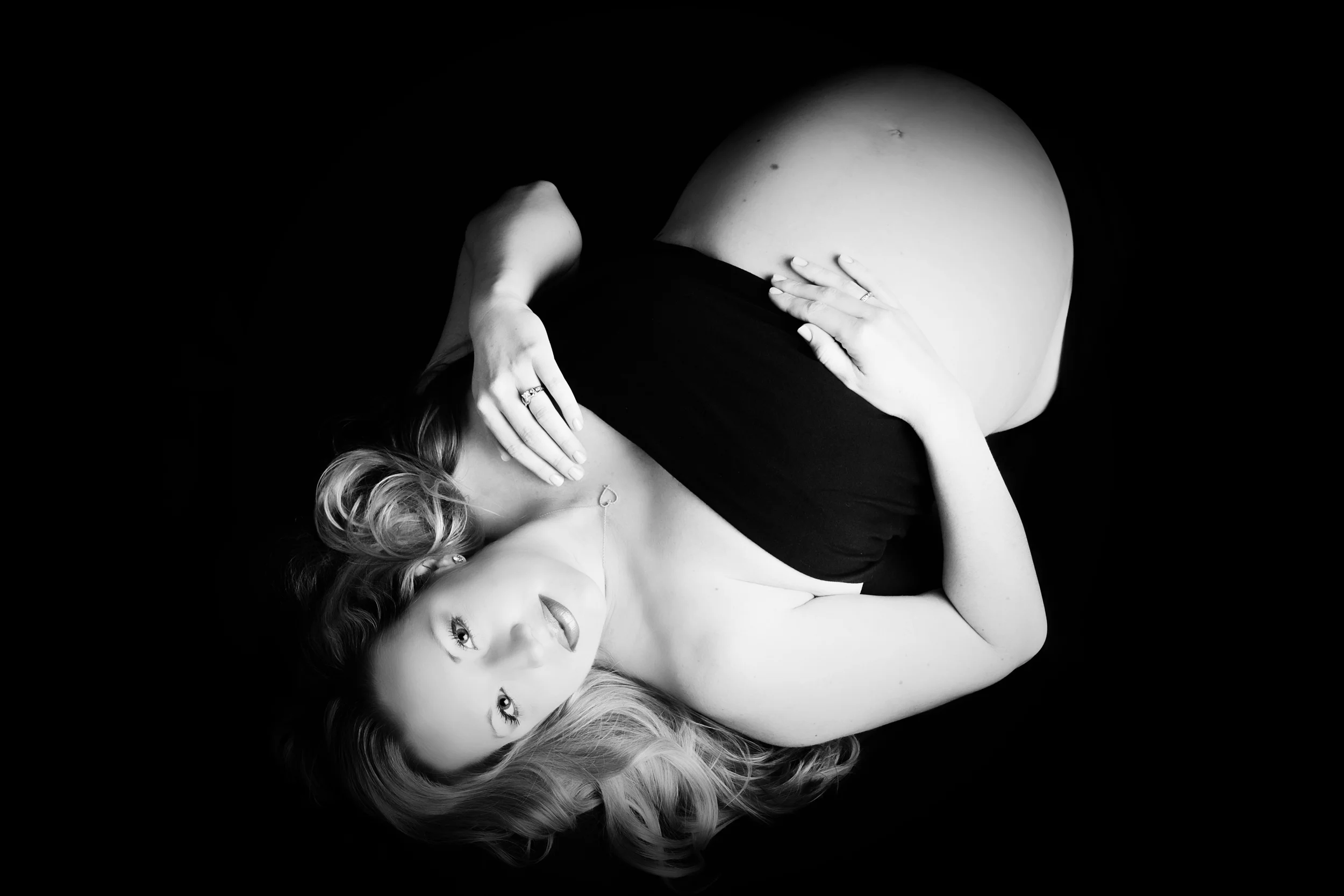 050Maternity_BW.jpg