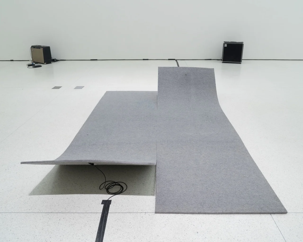 Work On Felt (Variation 3) , 2014, felt, carbon fiber, epoxy, wood, guitar tuning peg, piano string, piezo, amplifier, 71 x 114 in. Photo: Kristopher McKay, © Solomon R. Guggenheim Foundation, New York.