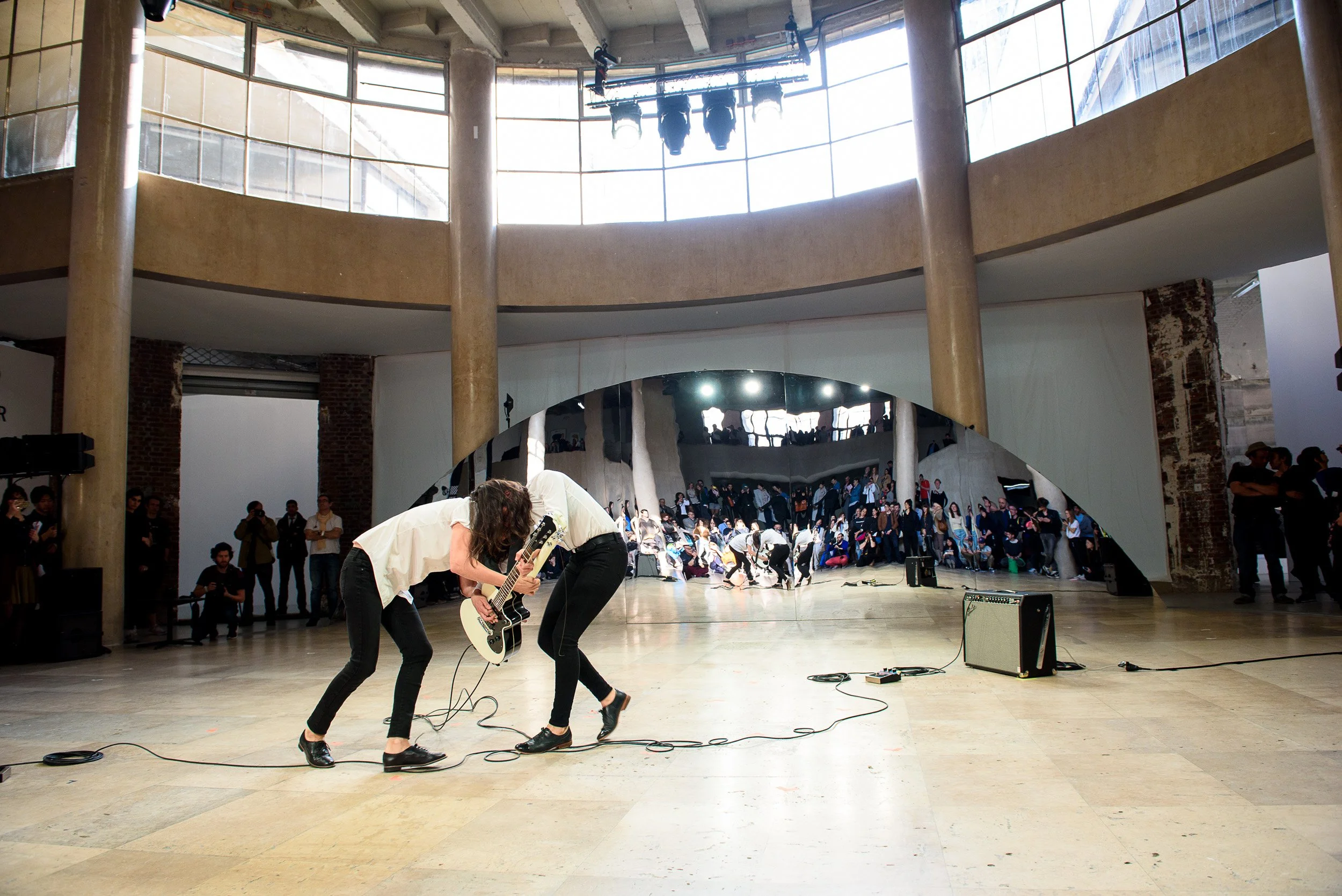 Untitled (Double Face), performance view at DO DISTURB festival at the Palais de Tokyo, Paris, 2017.
