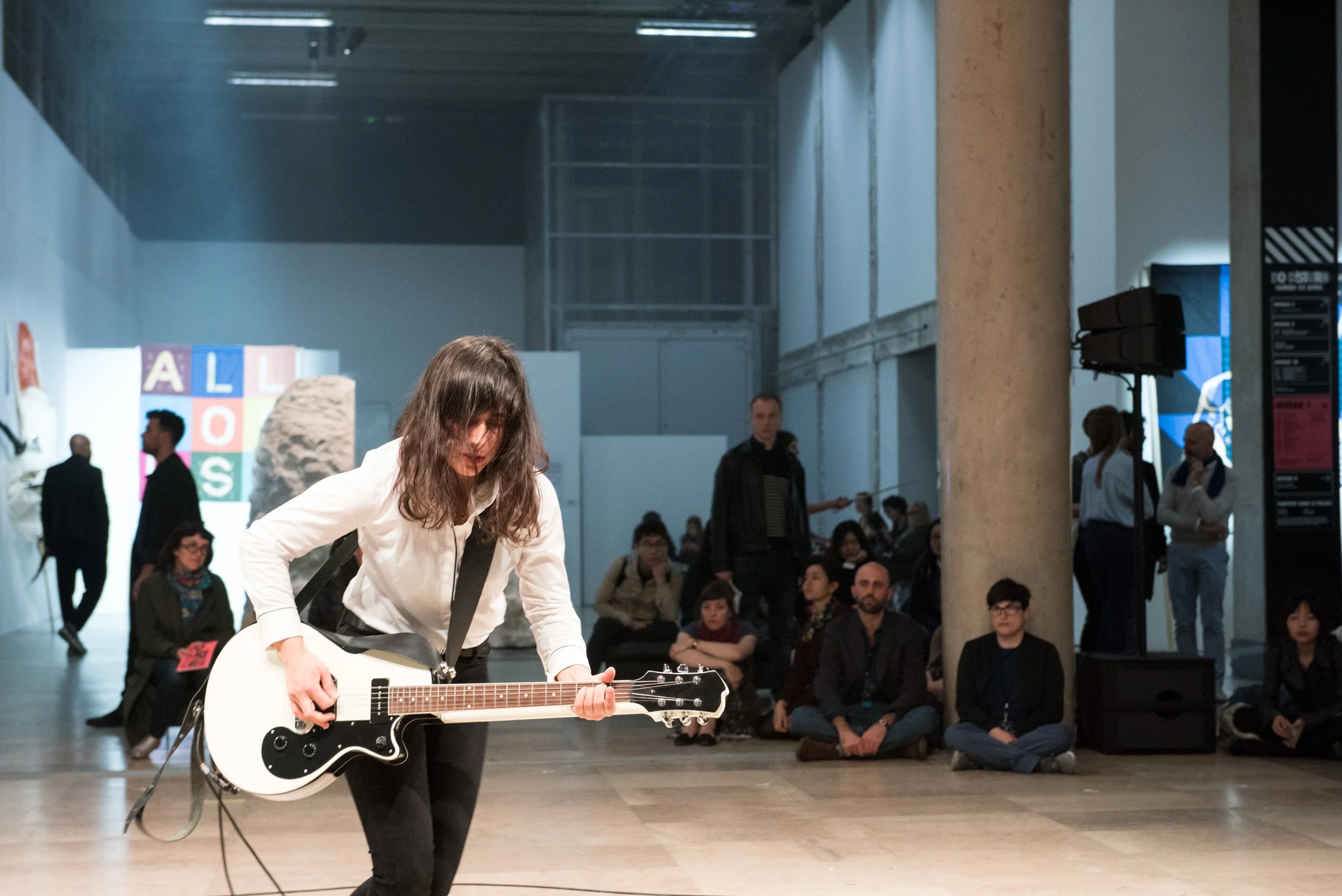 Untitled (Double Face), performance view at DO DISTURB festival at the Palais de Tokyo, Paris, 2017.