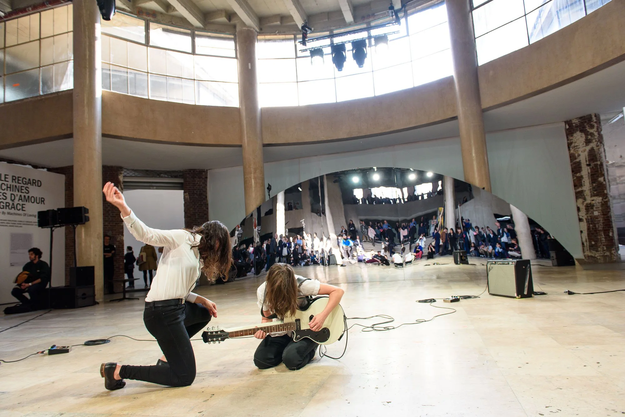 Untitled (Double Face), performance view at DO DISTURB festival at the Palais de Tokyo, Paris, 2017.