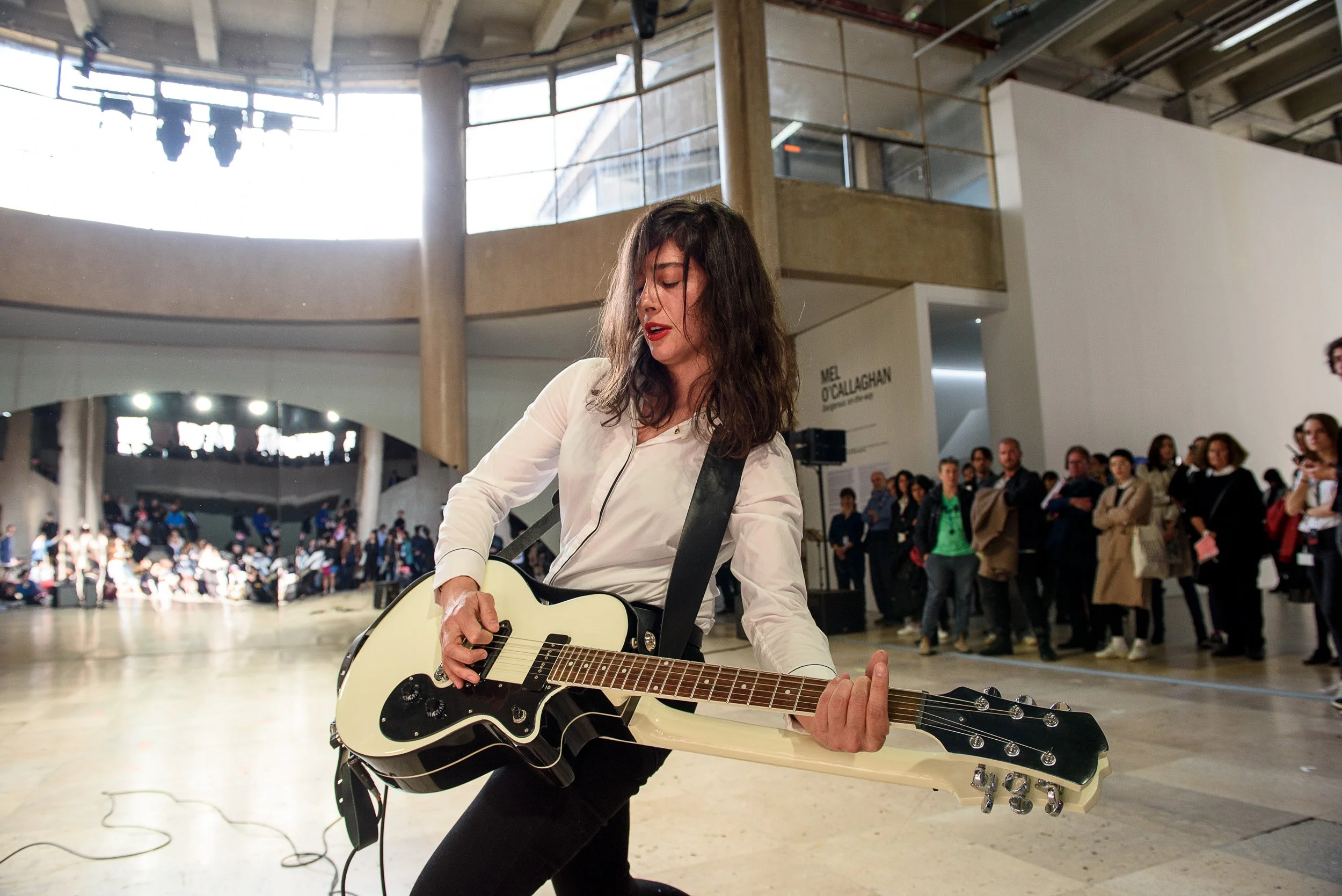 Untitled (Double Face), performance view at DO DISTURB festival at the Palais de Tokyo, Paris, 2017.