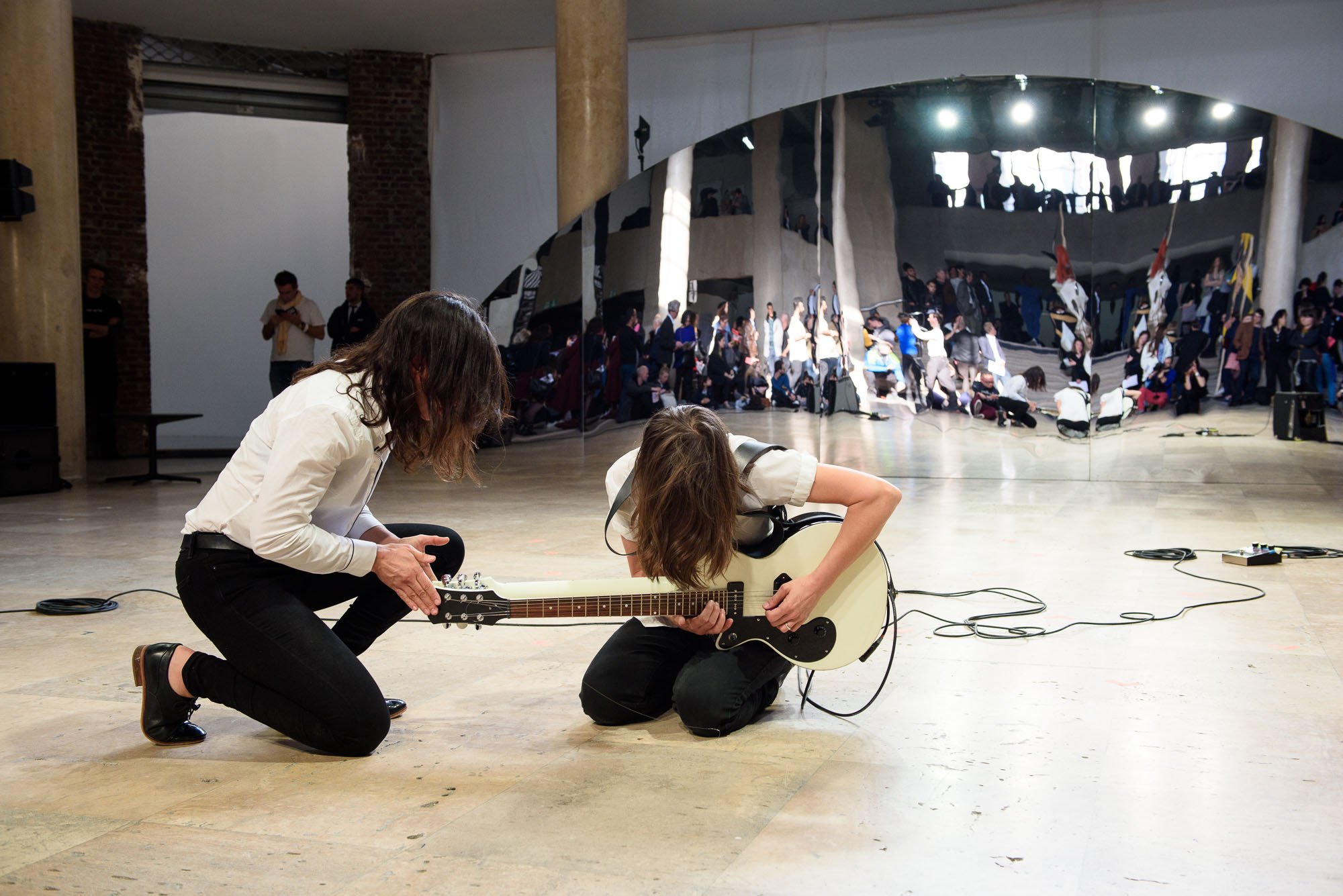 Untitled (Double Face), performance view at DO DISTURB festival at the Palais de Tokyo, Paris, 2017.