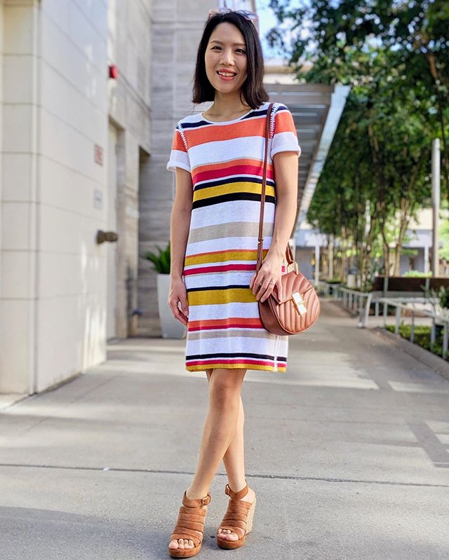 I&rsquo;m in love with this causal and mom-friendly dress from @aliceandolivia! @chloe #fashion
