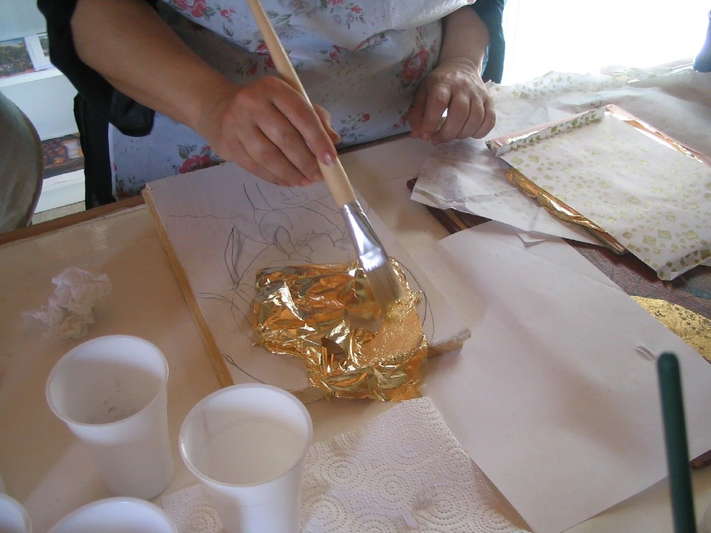 Декор текстурной пастой. Золотая поталь. Можно клеить поталь на клей пва. Нанесение потали на дерево. Можно клеить поталь на клей пва.