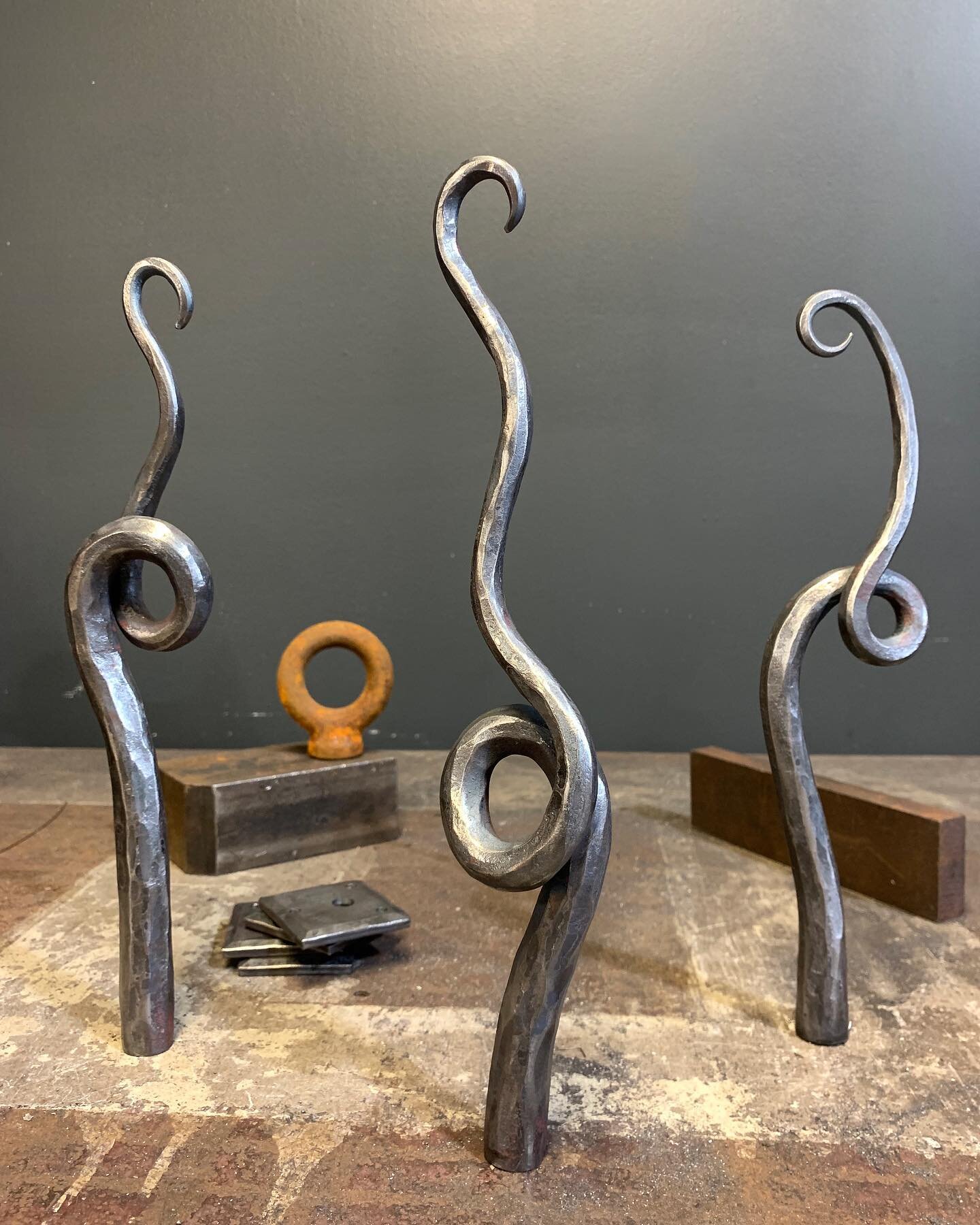 Land of the loops. 
.
.
.
I&rsquo;m super psyched to be making vine-y hooks for someone to use for #espalier on their #lemontree! Espaliate? Probably not&hellip;
.
.
#forged #steel #loopy #long #bananahooks
.
#walkawayhouse