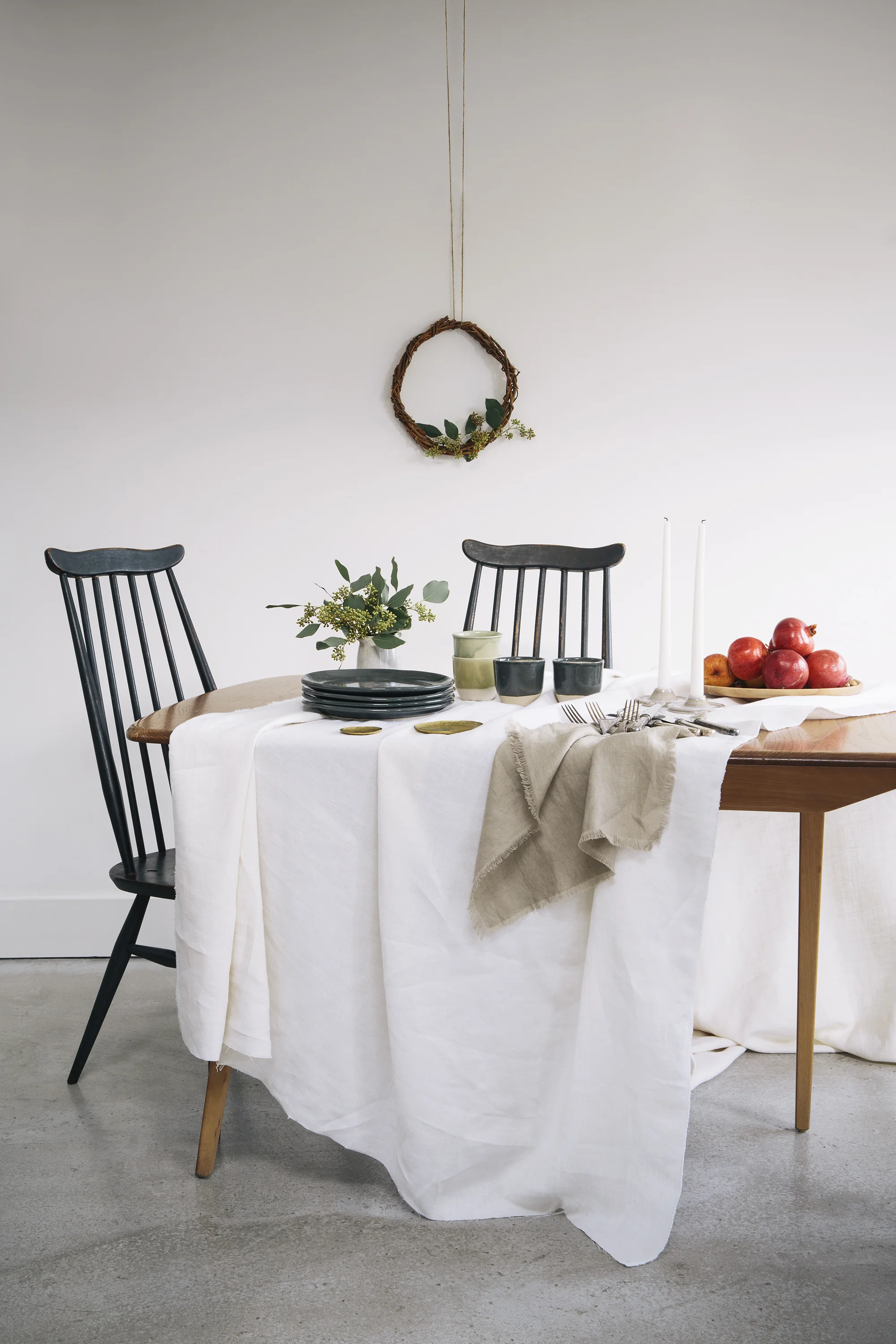 Aerende rustic festive table credit www.annaandtam.com.jpg