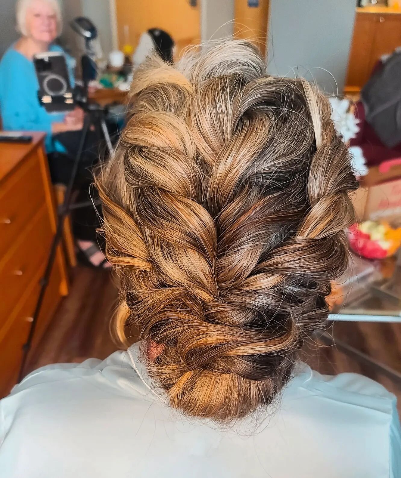 #hairstyle by @promakeupbynatasha we had so much fun working at Lindsay #wedding