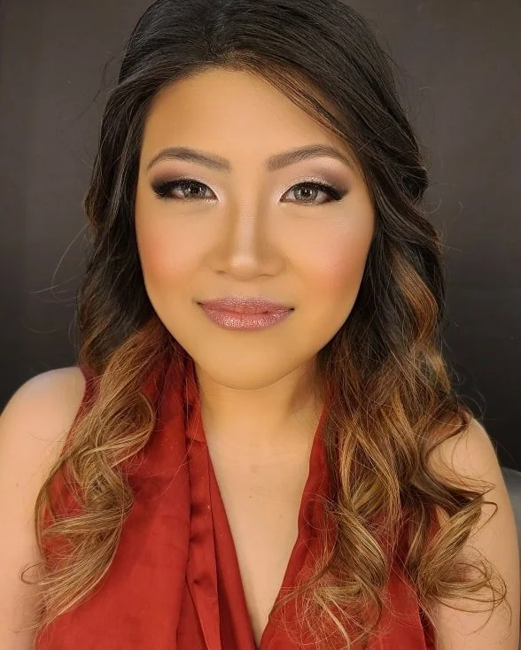 Difference between natural makeup and glamorous makeup?