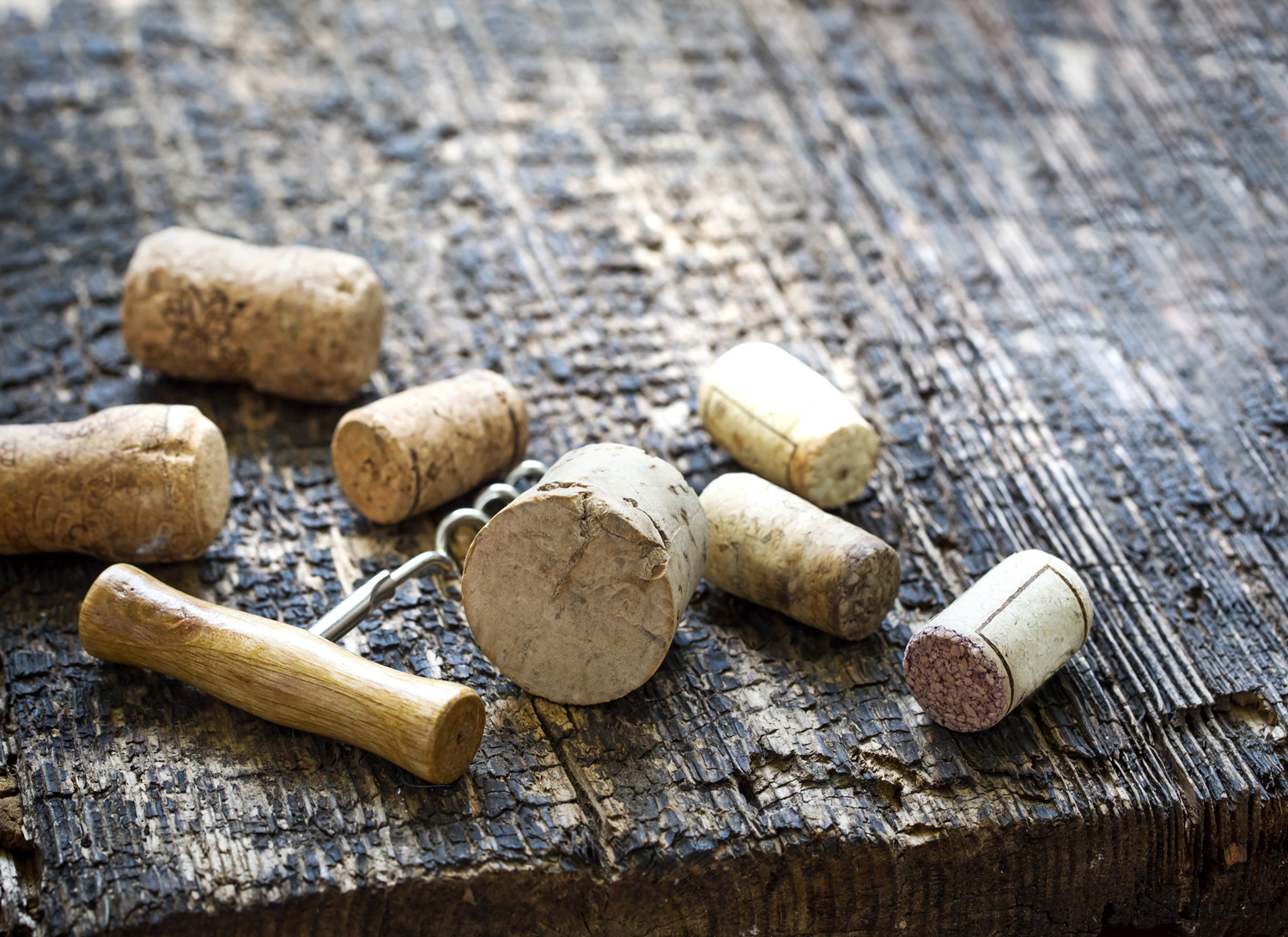 Wine-Corks-on-Wooden-Table.jpg