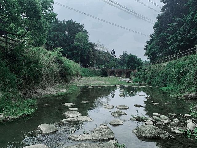 A place for a-yi photoshooting. 🤣
They can be a group or alone. The only two things they need are &quot;a camera&quot; and their &quot;unique poses&quot;.
.
.
.
.
.
Oh! They might take too long to take pictures. Please be patient.
#zhongli #explore 