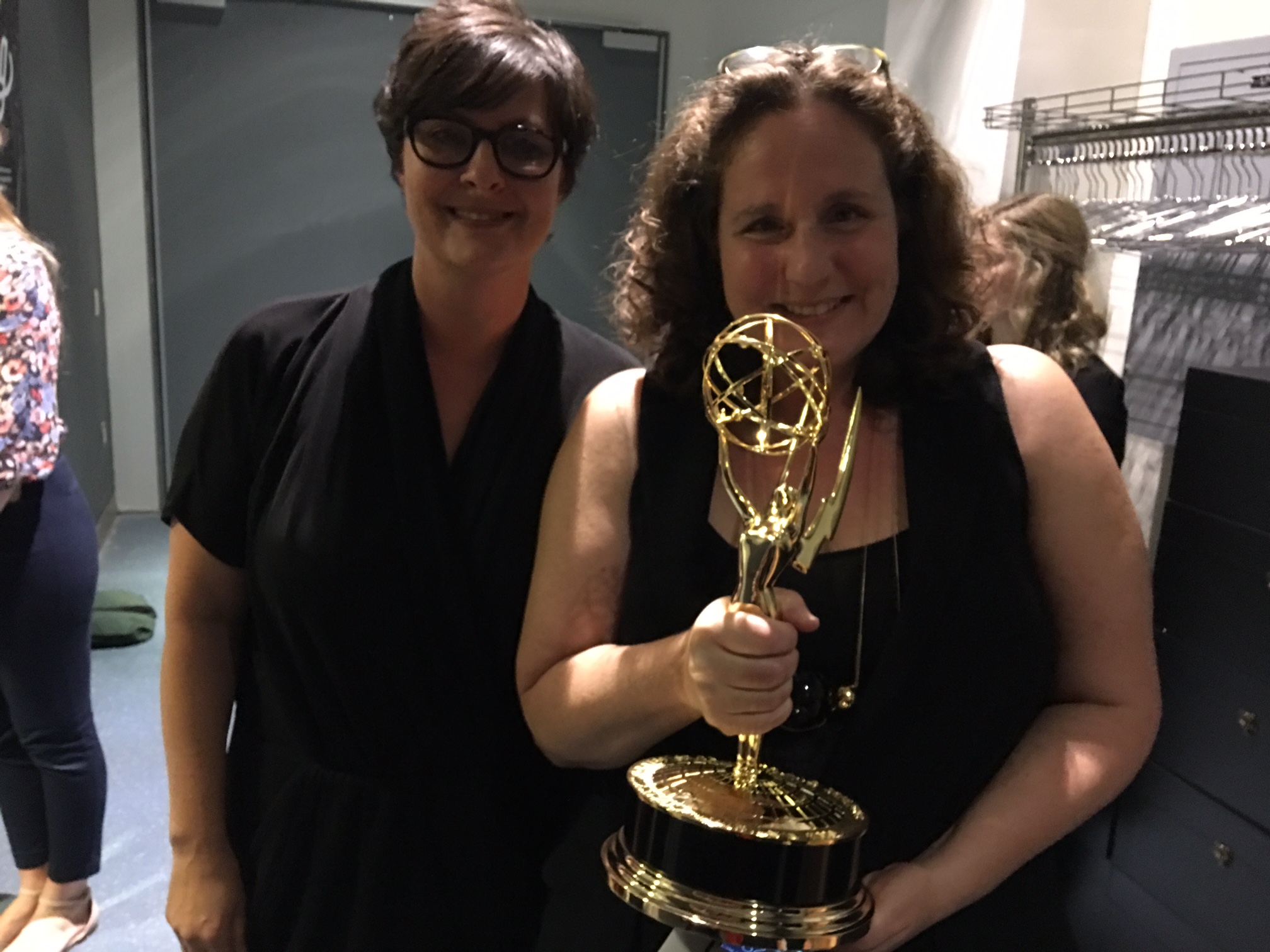KIRSTEN & ANNE BACKSTAGE