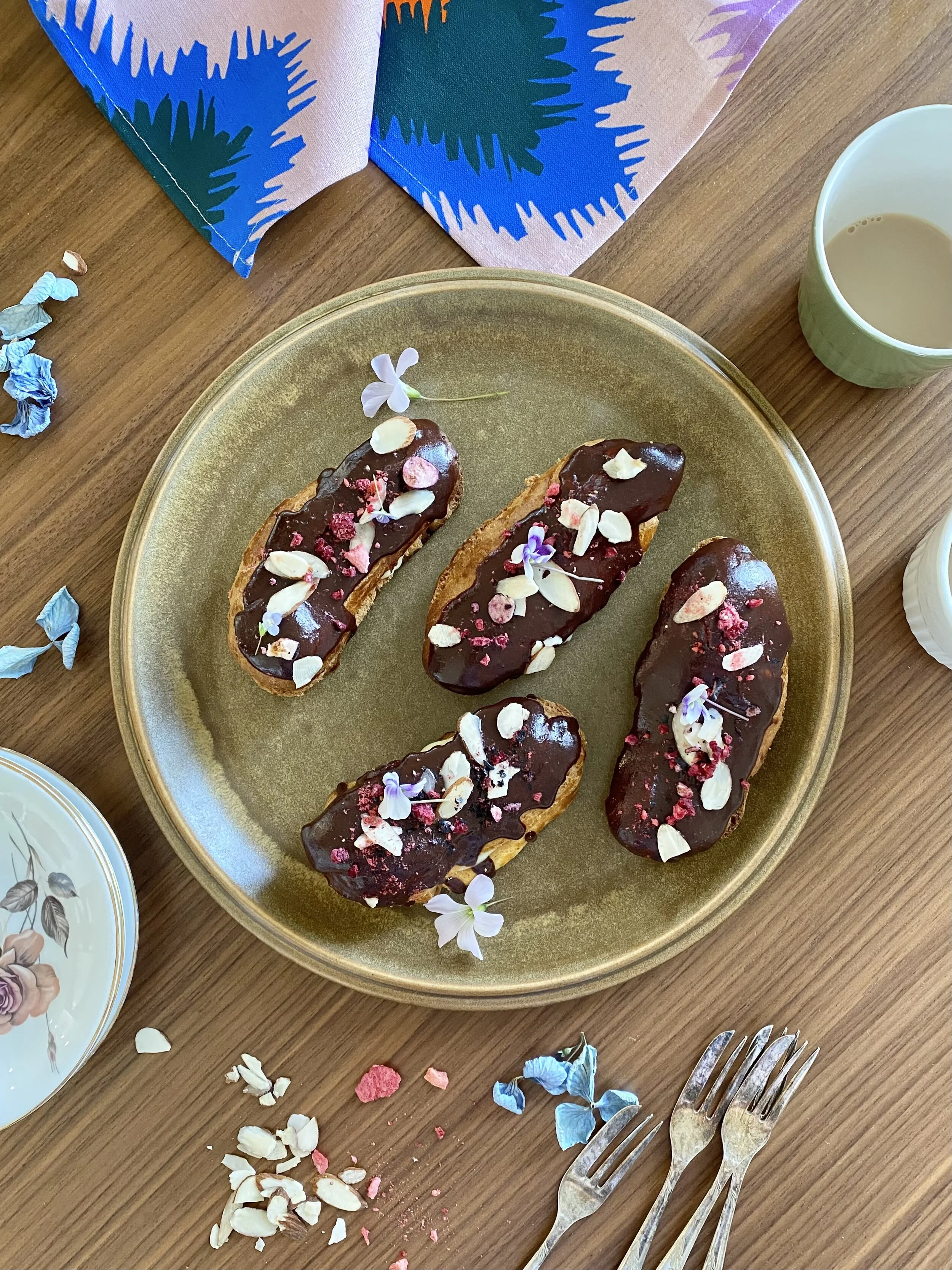 Bubble Friendly Eclairs (Chocolate Eclairs with Custard)