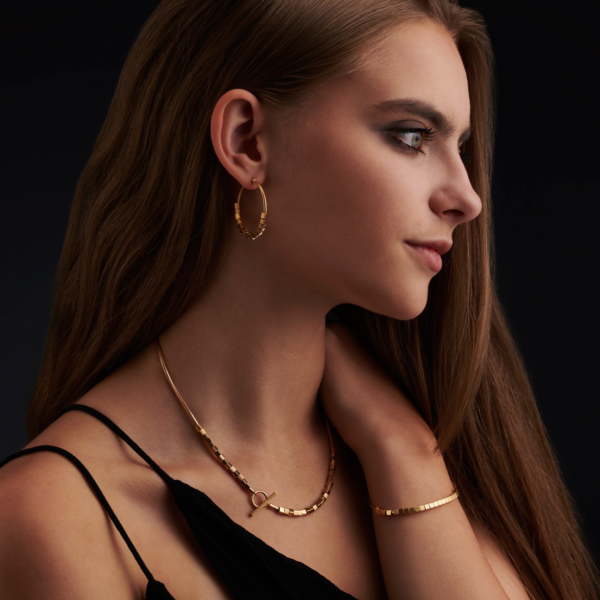 Cara-Model_139-square.jpg