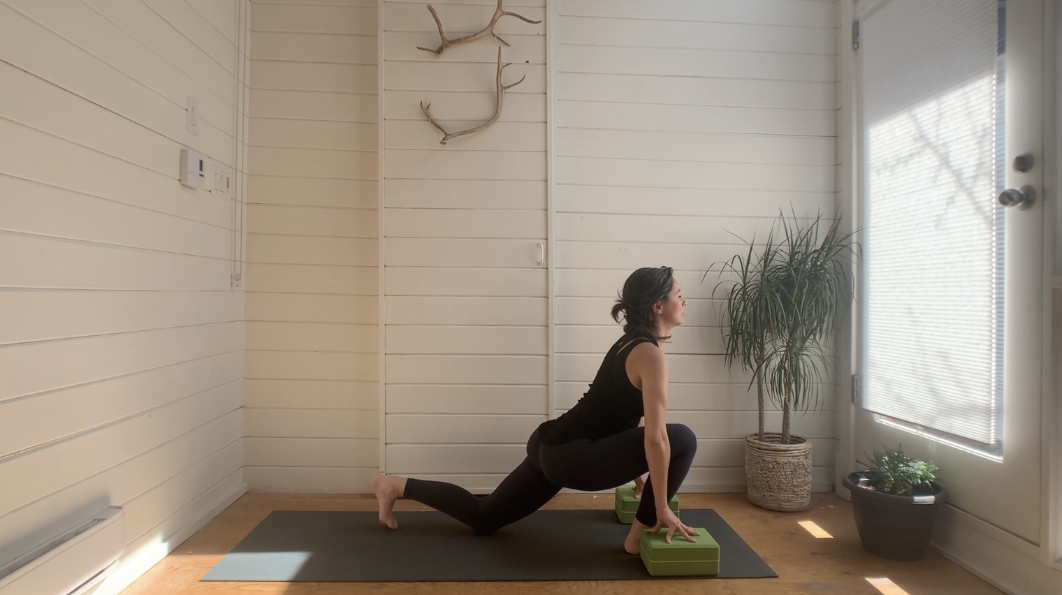 Outer Hip Flowing Mini Vini