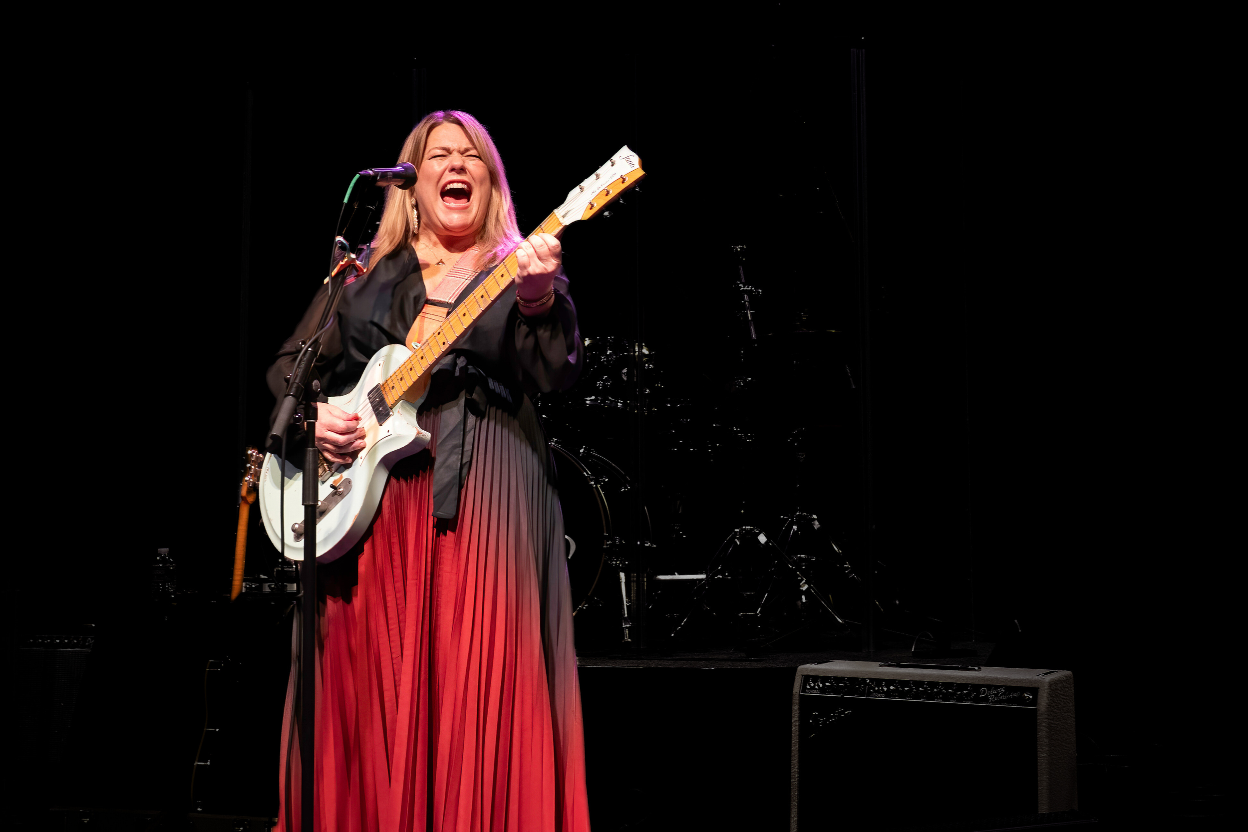 Jeni electric darker background Cred Roberta Osmers.png