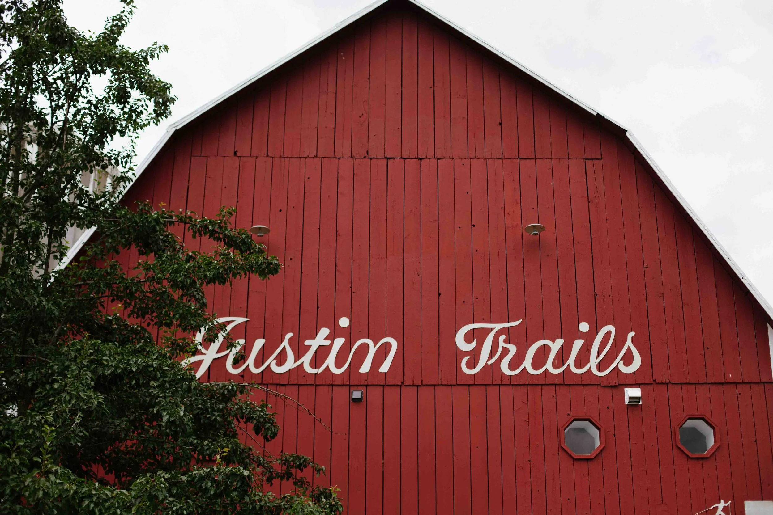 wisconsin barn wedding justin trails resort sparta wi