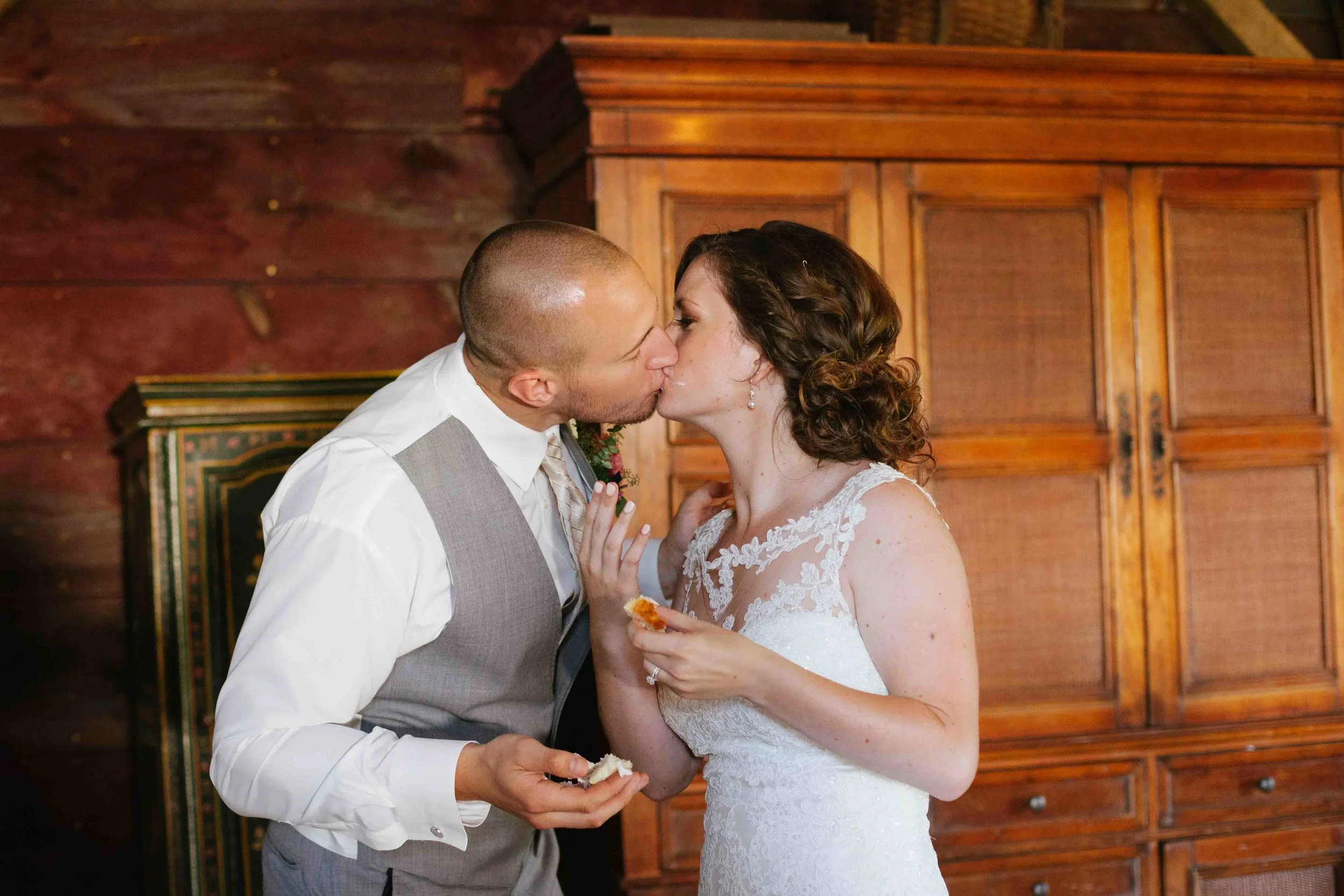 wisconsin barn wedding justin trails resort sparta wi wedding photographer