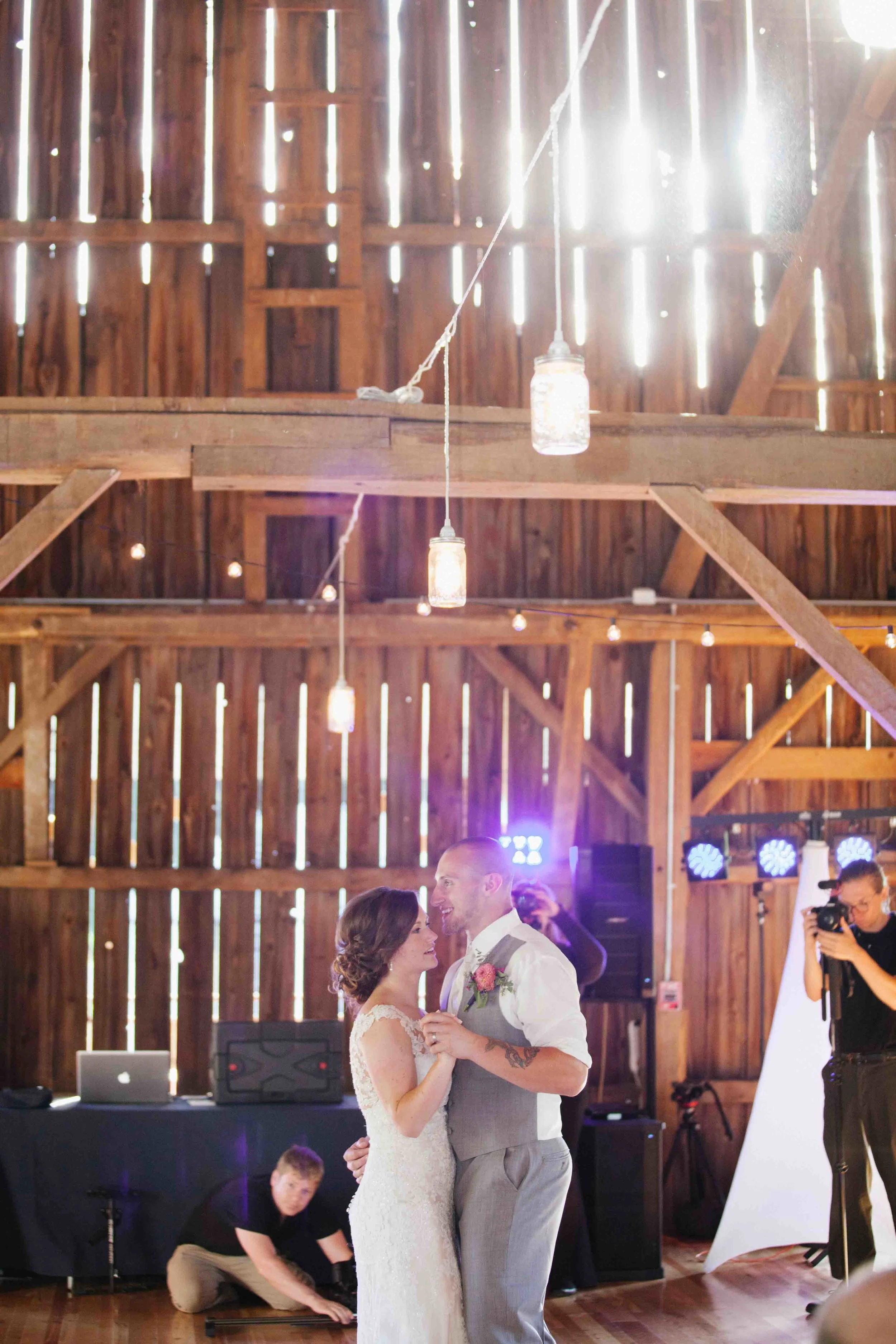 wisconsin barn wedding justin trails resort sparta wi wedding photographer