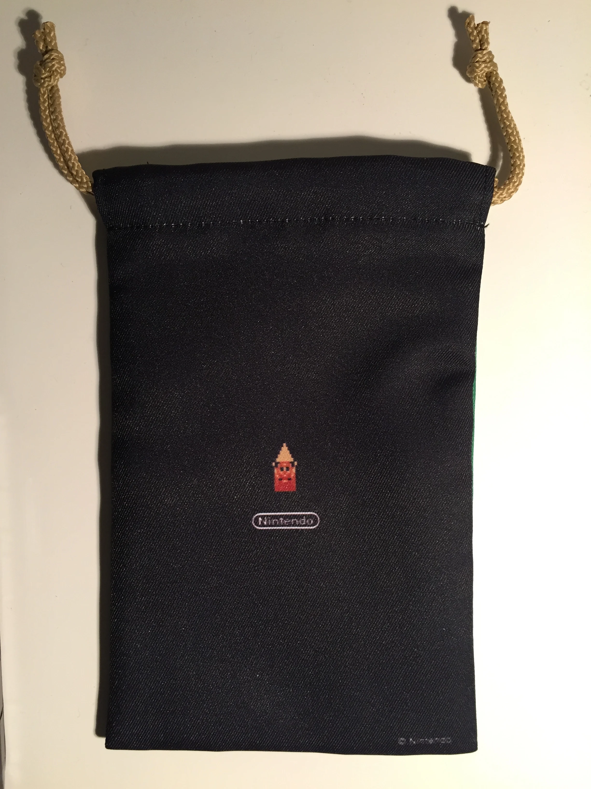 Here's the back of that Zelda 3DS pouch shown above.