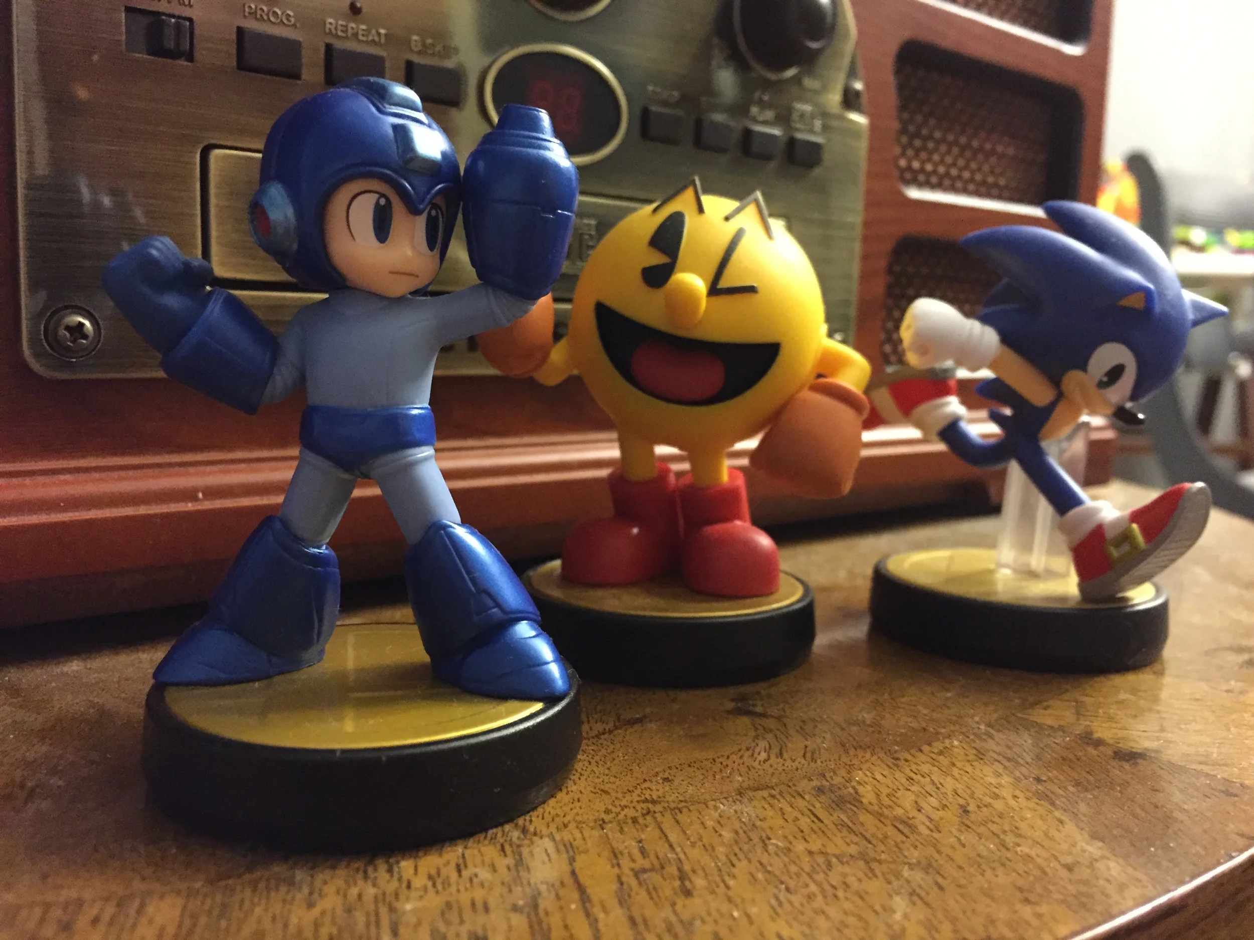 amiibo_mega_man_pac_man_sonic.jpg