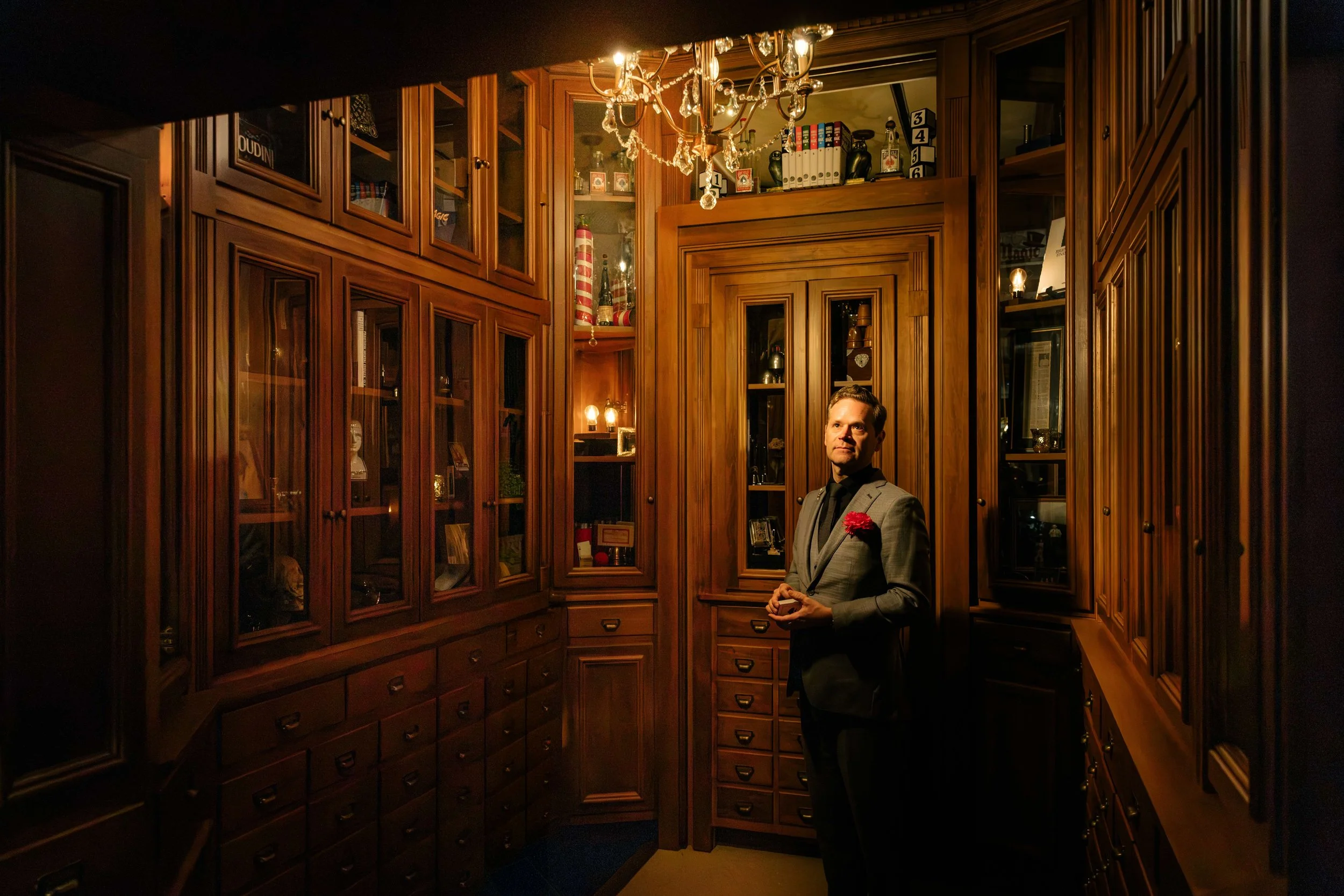 chicago-magician-dennis-watkins-magic-parlour.jpg