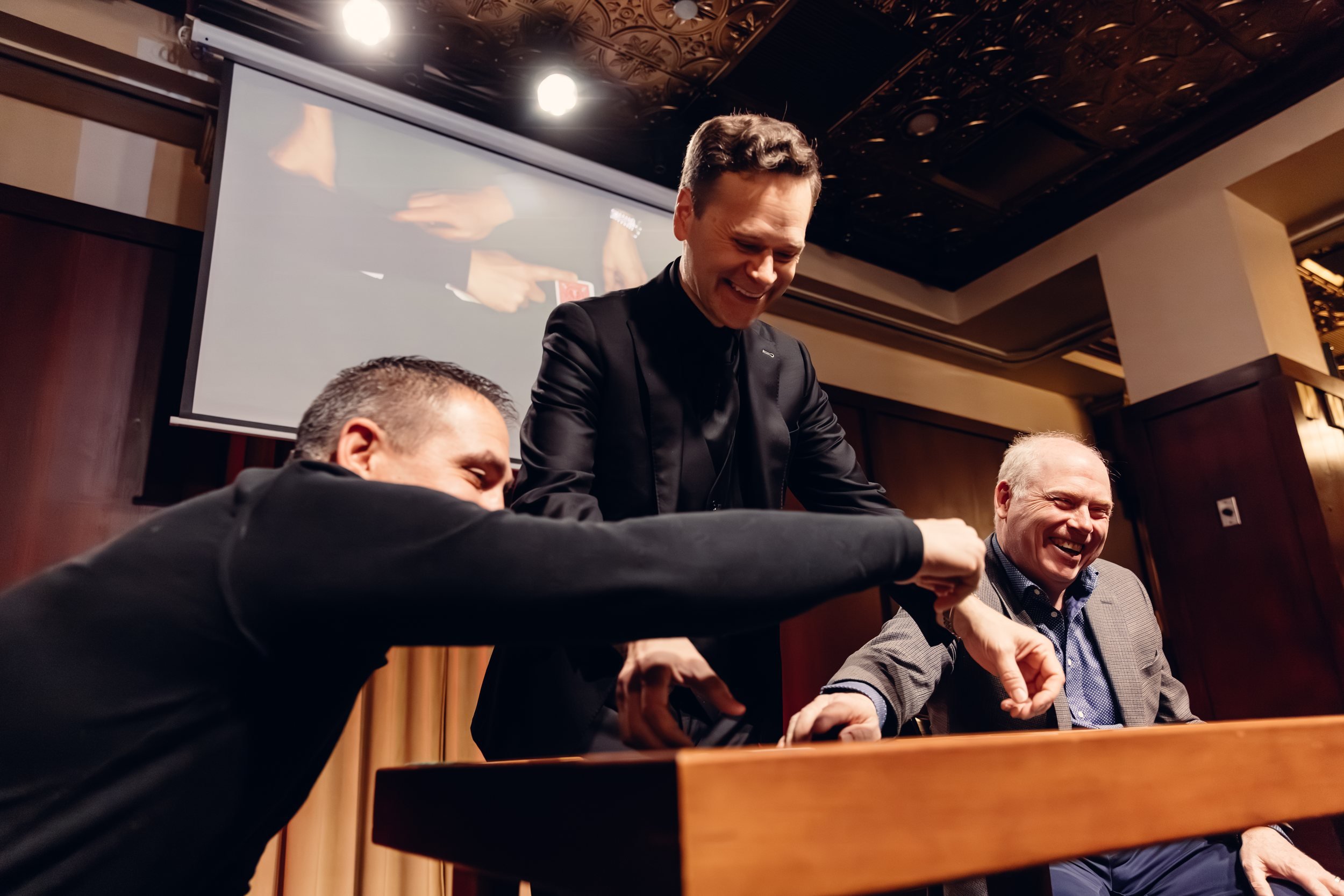 trade-show-magician-chicago.jpg